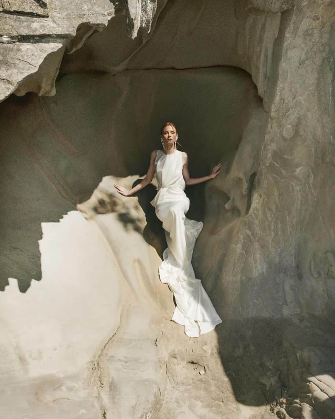 SOYOO BRIDALさんのインスタグラム写真 - (SOYOO BRIDALInstagram)「.  2024 FALL SOYOO BRIDAL  SELECTION #3   @soyoobridal_official x @ouma_bridal 🏷️   Introducing our NEW Designer 🕊️ OUMA bridal   Artistic director, Ouma is a Beijing born, FIT educated, couture-trained designer. Her creativity comes to life in 2024 “Traversal” collection.   #soyoobridal_exclusive🔖   #소유브라이덜 #oumabridal #meetnewtalents #2024fall #nybfw2024 #justlaunched #justordered✍️ #내년봄에옵니다💫」10月14日 15時50分 - soyoobridal_official