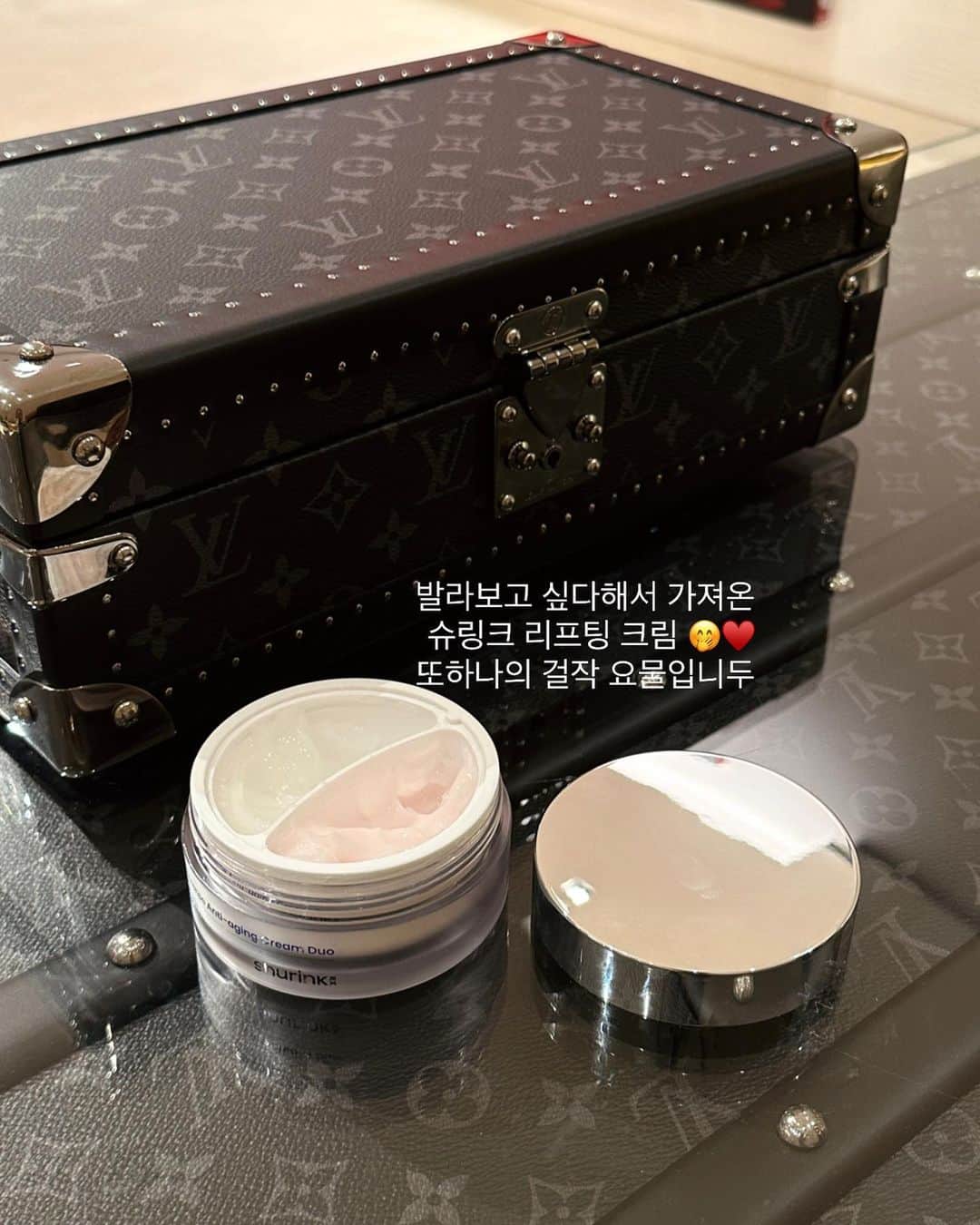 チョ・ミニョンさんのインスタグラム写真 - (チョ・ミニョンInstagram)「까꽁-⭐️ 불금은 팅구들과 #눈배림주의 저의 생일축하 망나니 춤 😂 카메라 무빙때문에 더 킹받는 것」10月14日 16時00分 - xxjominxx