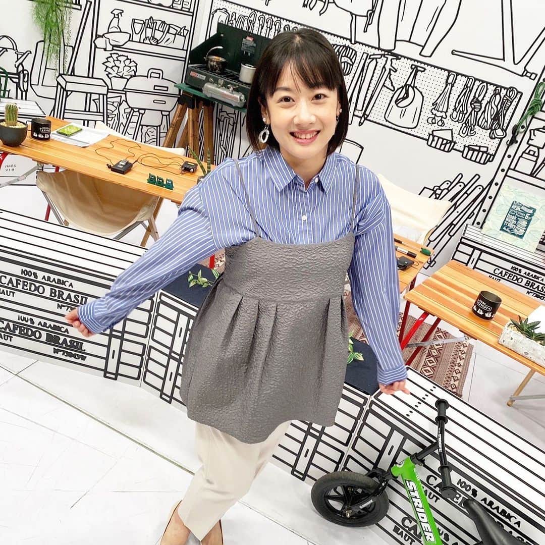 川島恵のインスタグラム：「10月7(土)のコーディネート👚 詳しくはどようだよ公式Instagramで❤️ ・ #つづくさんのどようだよ #どようだよ #衣装協力 #番組衣装 #スタイリスト #大西春奈 #コーディネート #時差投稿」