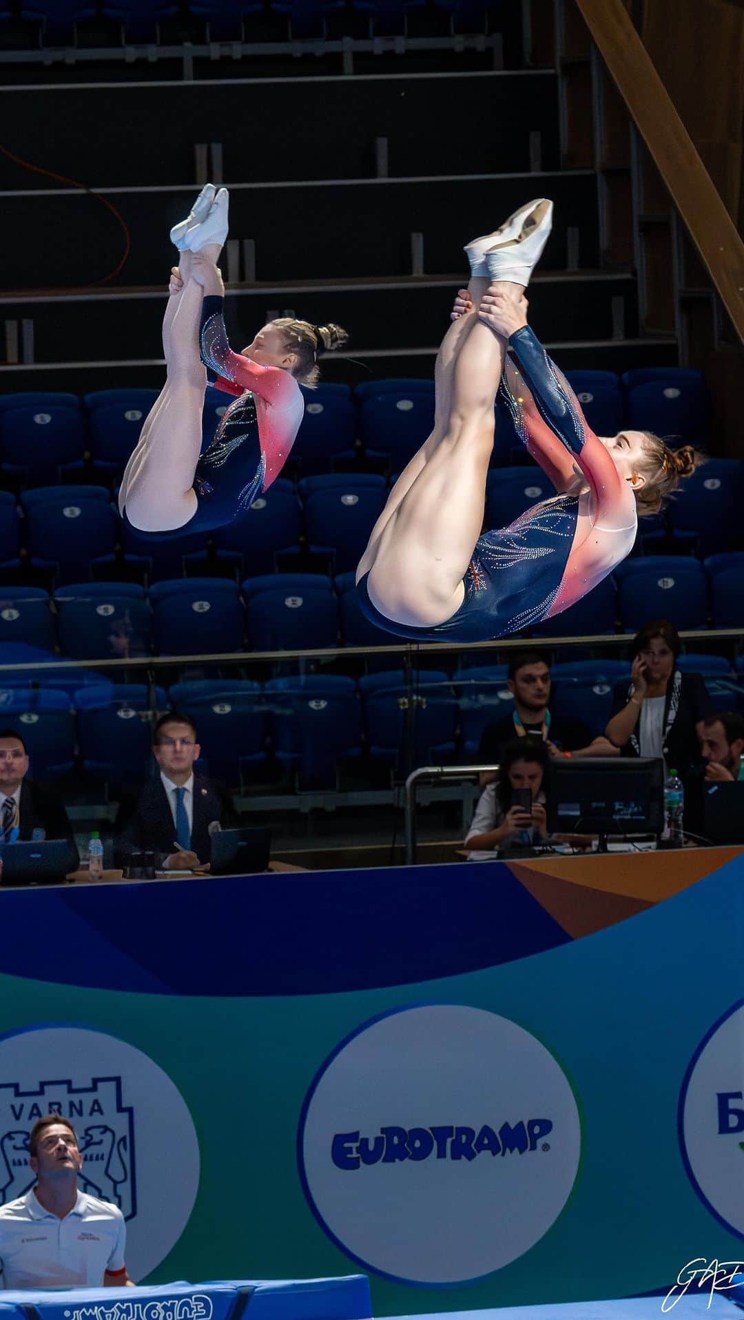ブライオニー・ペイジのインスタグラム：「World Cup Synchro Champions! 🏆   @izzy.songhurst  #trampoline #trampolining #trampolinetricks #synchronisedtrampolining #synchro #olympictrampoline #gymnasticsleotard @britishgymnasticsofficial @doddgraham」