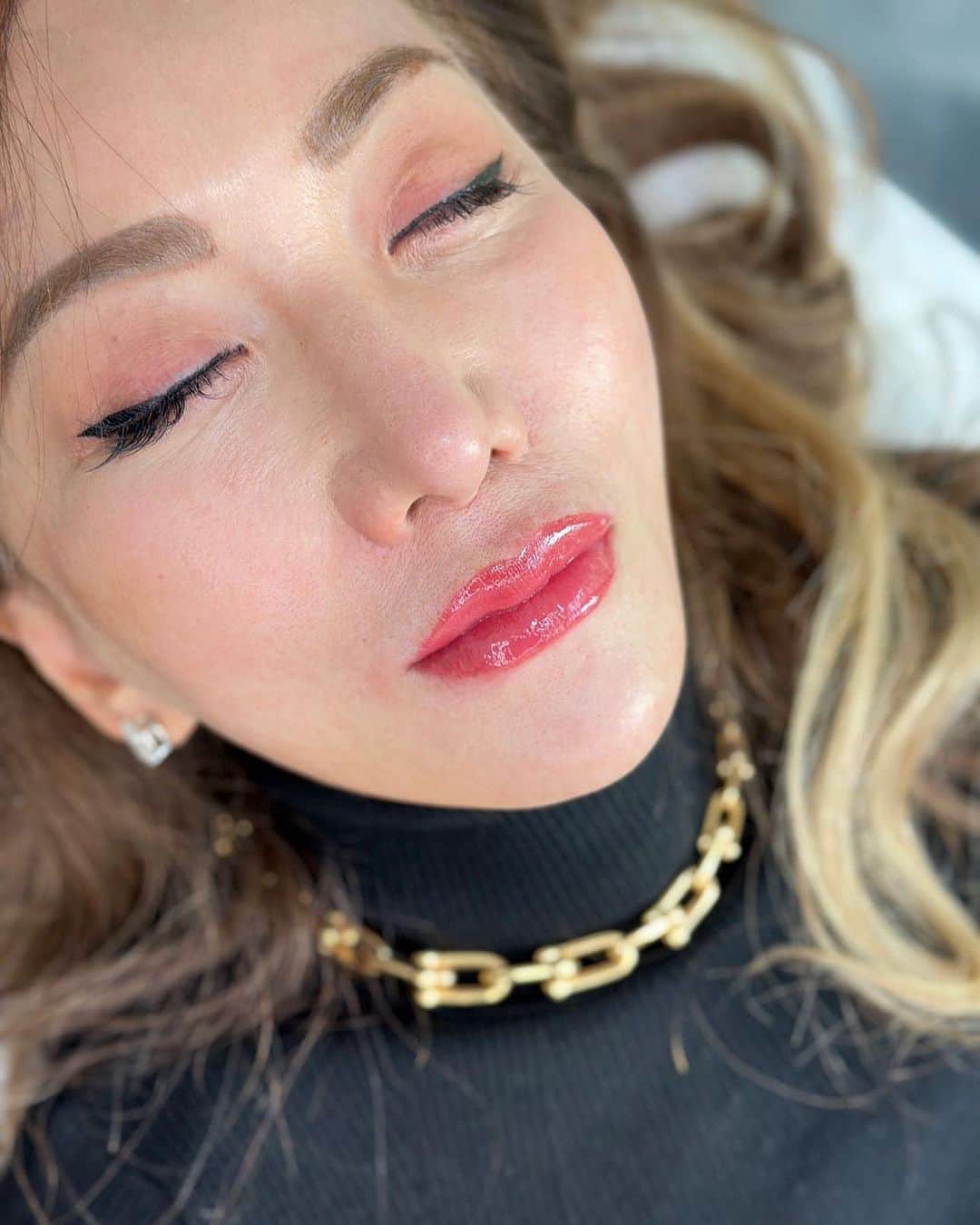 原口篤子のインスタグラム：「久しぶりにリップアート メンテナンスしました。 気付けば３年以上ほったらかし。 もっと自分磨きしないとね😅 今回も流石の @kaori_thebrows_artmake  ありがとうございました💕」
