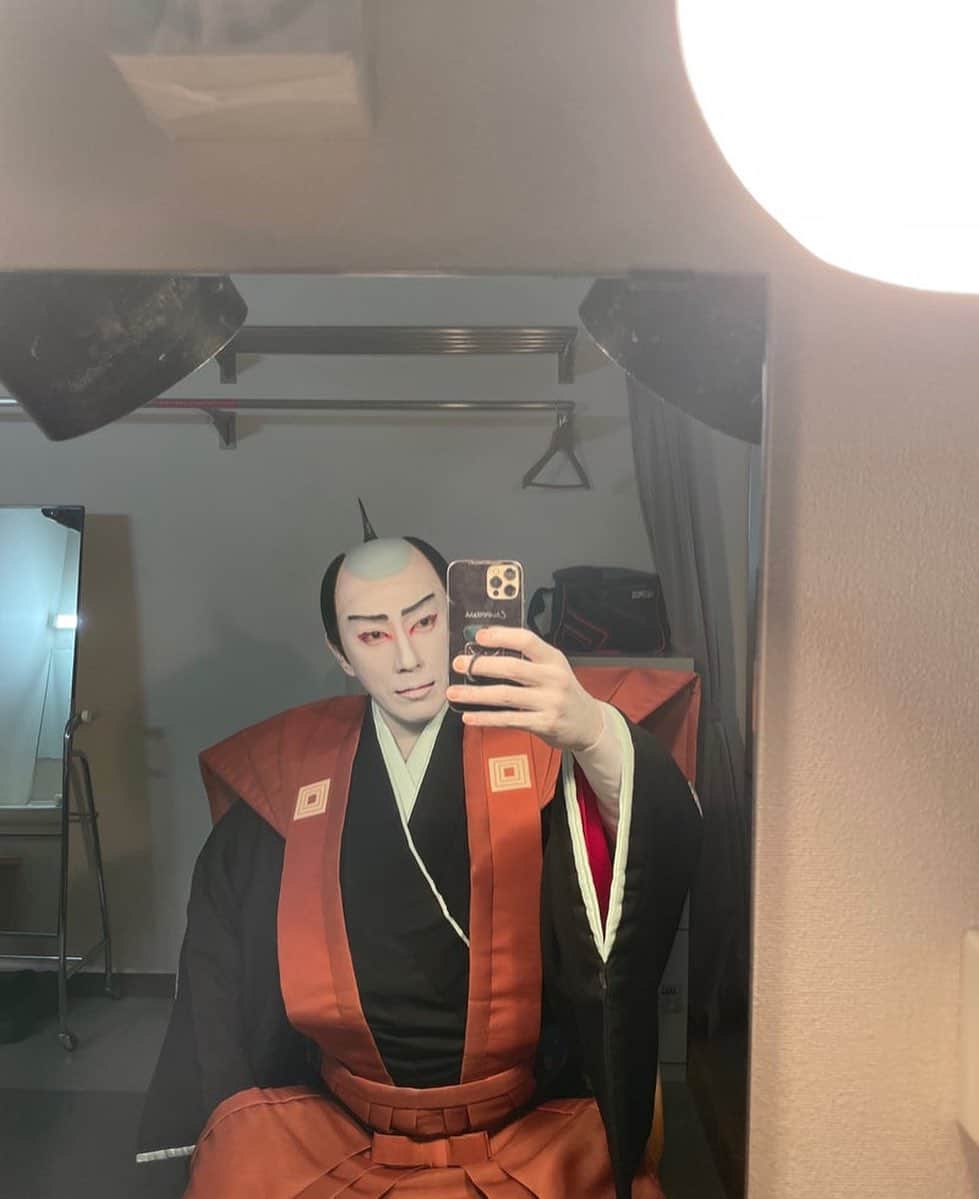 市川海老蔵 （11代目）のインスタグラム：「* Perhaps this may be my very first time to actually visit the Kita Ward of Tokyo‼️ Looking forward to the stage‼️  もしかしたら  北区にちゃんと来たのは 人生初かもです‼️  よろしくお願いします‼️  #市川團十郎白猿 #市川海老蔵 #海老蔵 #市川新之助 #成田屋 #歌舞伎 #歌舞伎座 #和 #舞台 #三千世界 #ABKAI #ABMORI #ebizoichikawa #ebizo #kabuki #thunderparty #theater #theaterarts #actor #kabukiactor #japan #classic #traditionaljapan #japaneseculture #japan_og_insta #performingarts」