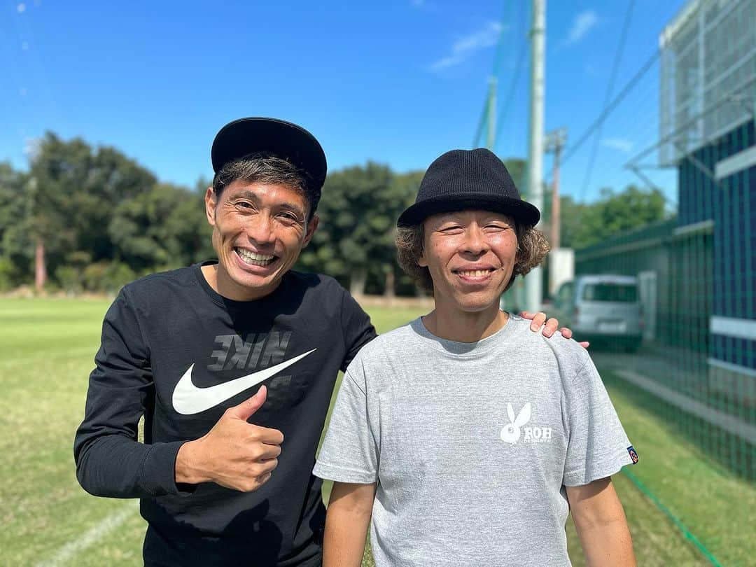 森脇良太のインスタグラム：「Jリーグタイム⚽️  先日、平ちゃんことJリーグウォッチャーの平畠さんが愛媛FCに取材に来てくれました🔥  いつも優しい平畠さん(^^) 久しぶりに会えて嬉しかったです😍  また次は結果を残して愛媛FCを大きく取り上げてもらえるように頑張らなくちゃ💪  放送予定日は明日です！  Jリーグタイム【J3スペシャル】 15日（日）夜10:50〜  みなさん是非チェックして下さい！ 森脇も少し出演させてもらう予定です😆  平畠さん、Jリーグタイムのスタッフのみなさん愛媛FCを取材して頂き本当にありがとうございました🙇‍♂️感謝です！  魅力たっぷりなチーム愛媛FCにみなさん是非、大注目して下さいね🤩  #NHK #Jリーグタイム #サッカー #平畠啓史 さん  @jleaguejp  #Jリーグ #J3 @ehimefc12  #愛媛FC #football」