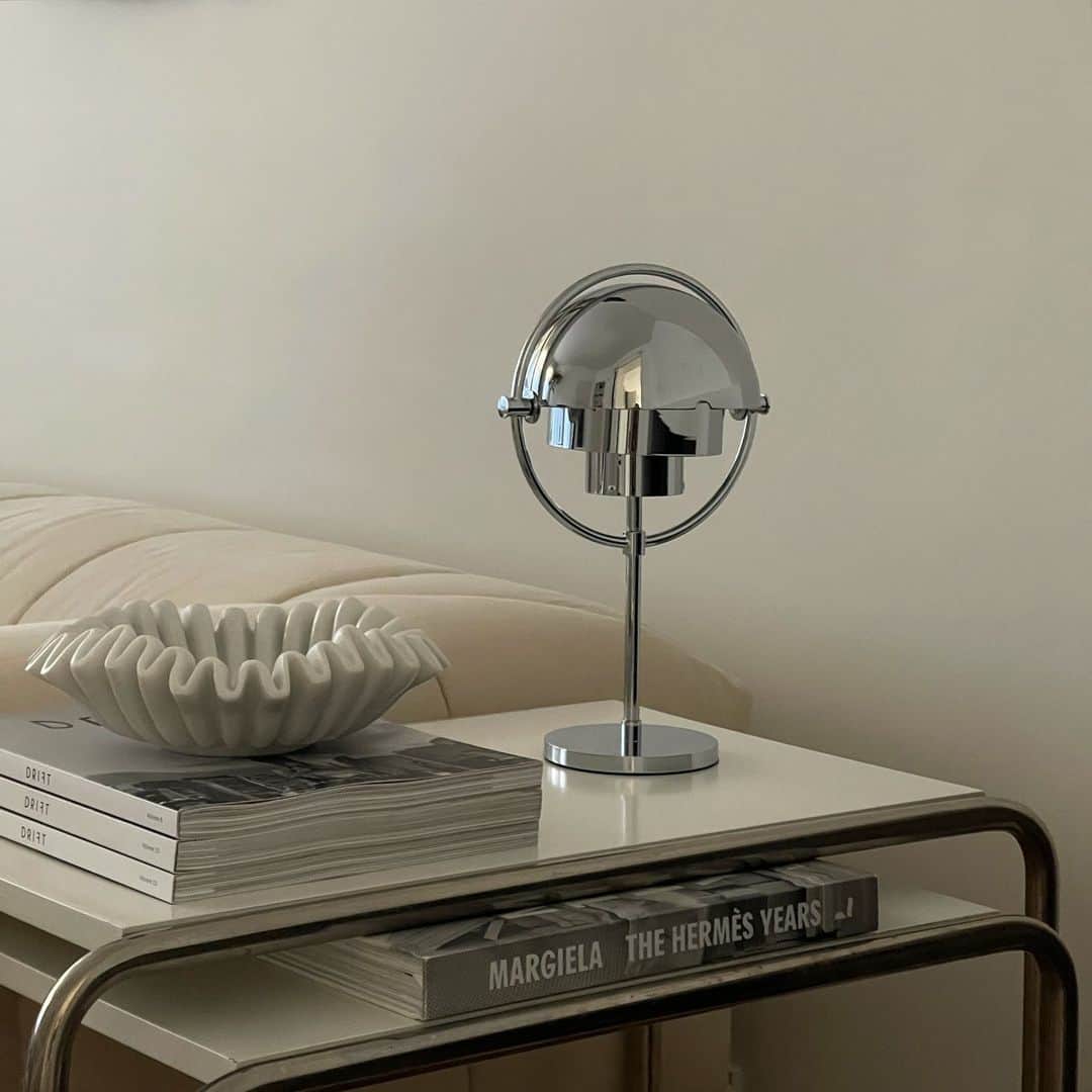 Linda Tolのインスタグラム：「I love the multifunctionality of the new @gubiofficial Portable Lamp #gubi」