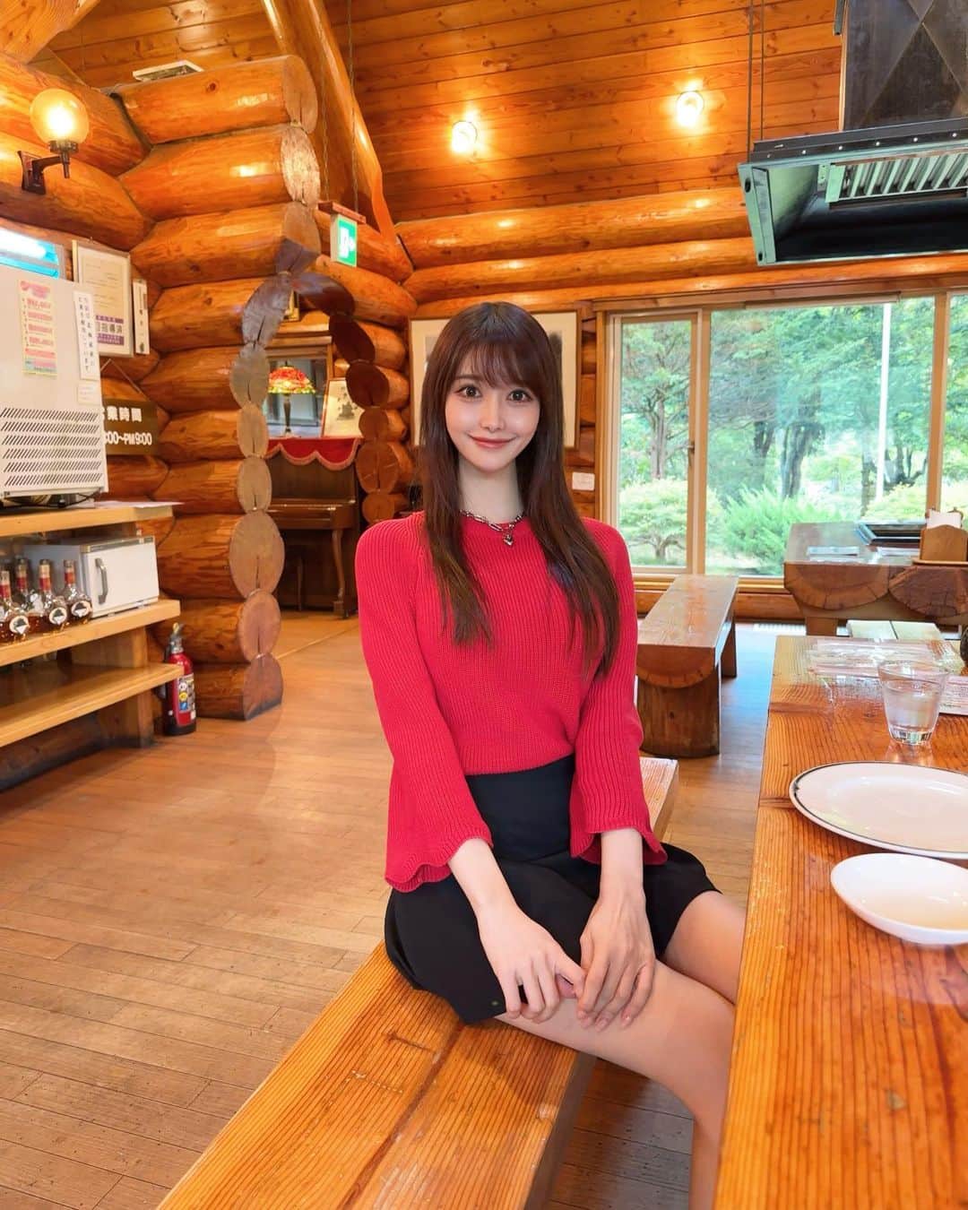 MAYUさんのインスタグラム写真 - (MAYUInstagram)「. 北海道編💚🩵🤍 . ゴルフの後は楽しみにしていた 和牛レストランログハウスびびの ジンギスカン🐏❣️ . 炭火で焼けて、室内BBQみたいで楽しかった〜🥩✨ ジンギスカンは全く臭みが無くてバクバクいけた！！😆 . 出来立てのパンも美味しくて最高🥐🥖🍞✨ しっかりバターもつけて食べたよ🥰 . ジンギスカンってあんまり食べたことなかったけど また食べたいな〜と思った😋🐏❤️ . . #北海道#北海道旅行#北海道グルメ#ジンギスカン#和牛レストランログハウスびび#びび#japan#japantravel#japantrip#japanese#hokkaido#jingisukan#mutton#lamb#hokkaidogourmet#gourmet#bbq#wagyu#wagyubeef」10月14日 16時20分 - mayu.kina_golf