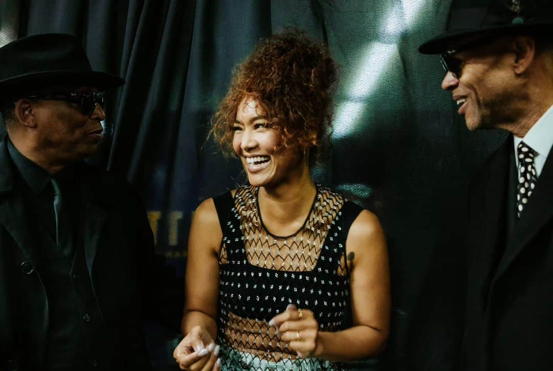 Crystal Kayさんのインスタグラム写真 - (Crystal KayInstagram)「Still pinching myself over having the honor to perform with my musical uncles @flytetymejam and Terry Lewis🥺🫶 thanks sooo much for having me at the Pittsburgh Jazz Festival and giving me the opportunity to rock with y'all to sing my idol Janet's hits❤️ also with the legendary @annnesby 🥺🥺🥺🥺  Love you guys so much 💓  先日ピッツバーグのジャズフェスティバルでレジェンドたち(ジャネットのプロデューサー)、ジミーとテリーとご一緒させてもらいました‼️やばない？！私の憧れのジャネットの歌をメドレーな感じで歌いました🥺プロデュースした本人たちと。何が起こってるのかがよくわからなかったけど、状況がヤバすぎて🥹最高な時間でした。ゴスペルかいのレジェンド、アンネスビーさんとも💗嵐のような1日でした🫶」10月14日 16時22分 - crystalkayofficial