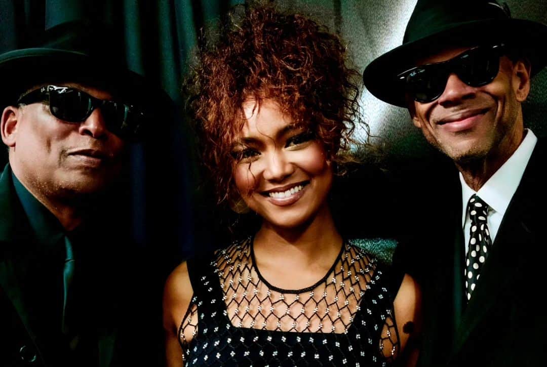 Crystal Kayのインスタグラム：「Still pinching myself over having the honor to perform with my musical uncles @flytetymejam and Terry Lewis🥺🫶 thanks sooo much for having me at the Pittsburgh Jazz Festival and giving me the opportunity to rock with y'all to sing my idol Janet's hits❤️ also with the legendary @annnesby 🥺🥺🥺🥺  Love you guys so much 💓  先日ピッツバーグのジャズフェスティバルでレジェンドたち(ジャネットのプロデューサー)、ジミーとテリーとご一緒させてもらいました‼️やばない？！私の憧れのジャネットの歌をメドレーな感じで歌いました🥺プロデュースした本人たちと。何が起こってるのかがよくわからなかったけど、状況がヤバすぎて🥹最高な時間でした。ゴスペルかいのレジェンド、アンネスビーさんとも💗嵐のような1日でした🫶」