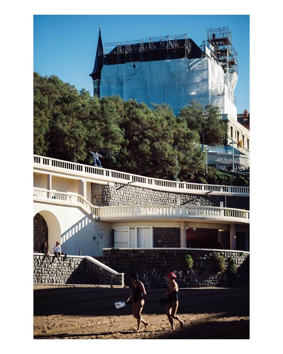 サタデーズさんのインスタグラム写真 - (サタデーズInstagram)「A moment with Samuel Partaix @samuelpartaix in Biarritz France.  📷 @colintunstall @legallout  #amomentwithsaturdays #saturdaysnyc」10月14日 16時34分 - saturdaysnyc