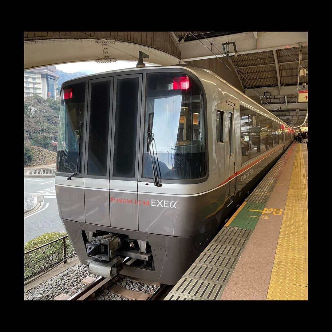 伊藤壮吾のインスタグラム：「#今日の鉄道 1200番線 鉄道の日。 151年目も、たくさんの列車に、かけがえのない日常を支えてもらいました。 今日も、時刻通り、安全に走る鉄道に感謝です。」