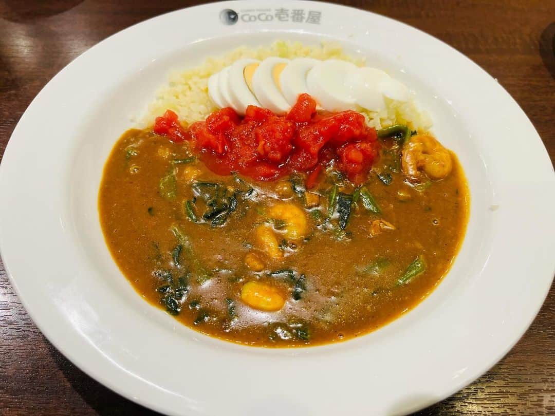 NAOTOのインスタグラム：「糖質制限中にホント助かるCoCo壱番屋さんのカリフラワーライス。🍛 あと数日だから頑張ろうっと。 #coco壱番屋 #低糖質カレー #カレーマイスター #日本スープカレー協会広報宣伝担当理事」