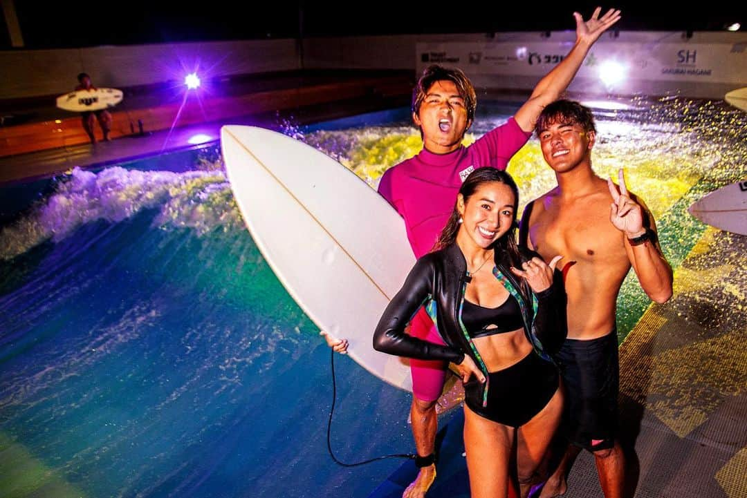 MAIMAIさんのインスタグラム写真 - (MAIMAIInstagram)「YouTube upしました✨ 10/9 citywave Night surf eventにゲストとして潜入してきました👏🤩 @citywave.tokyo   なんでもありな3時間貸切スペシャルイベント！🤣✨ 限定20名程で行われたパーティーは大盛り上がりでサウナも入り放題🤤💓 私がマイクで実況したりフォトセッションしたり浮き輪ライディングしたり🤣 夜のサーフィンはめっちゃ幻想的で楽しかった〜💓素敵なナイトフォトはストロボをたいて山﨑さんが参加者全員を撮影してくれました📸 どれも写真が良すぎて最高😭✨✨ 4枚目5枚目シュールすぎて🤣笑笑  @emijah_ill   @yugokawabata とシェアウェーブも✨ @katsutotakeuchi も初参戦👍✨ プロとのセッション最高すぎた！ YouTube是非みてください💕  使用ボードはウェーブプール用に開発された最強ボード @advancesurfandsnow  LIB TECH リブテック WHIRLPOOL 5'2です🏄‍♀️  Thank you✨ @haru___jp」10月14日 17時03分 - maimaidesuyan