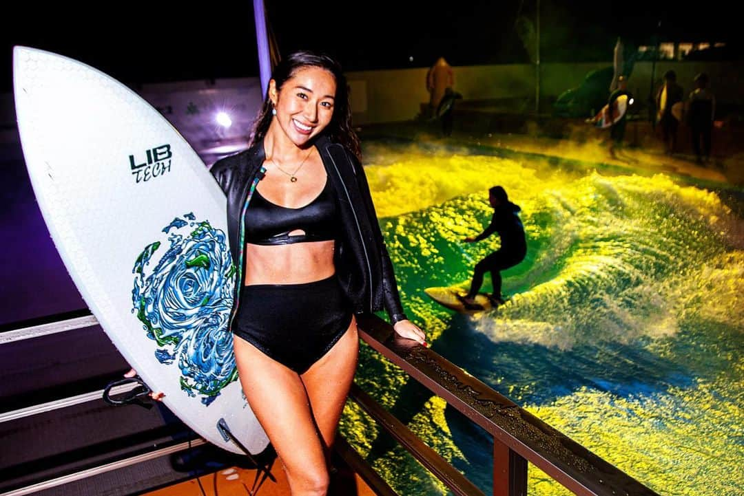 MAIMAIさんのインスタグラム写真 - (MAIMAIInstagram)「YouTube upしました✨ 10/9 citywave Night surf eventにゲストとして潜入してきました👏🤩 @citywave.tokyo   なんでもありな3時間貸切スペシャルイベント！🤣✨ 限定20名程で行われたパーティーは大盛り上がりでサウナも入り放題🤤💓 私がマイクで実況したりフォトセッションしたり浮き輪ライディングしたり🤣 夜のサーフィンはめっちゃ幻想的で楽しかった〜💓素敵なナイトフォトはストロボをたいて山﨑さんが参加者全員を撮影してくれました📸 どれも写真が良すぎて最高😭✨✨ 4枚目5枚目シュールすぎて🤣笑笑  @emijah_ill   @yugokawabata とシェアウェーブも✨ @katsutotakeuchi も初参戦👍✨ プロとのセッション最高すぎた！ YouTube是非みてください💕  使用ボードはウェーブプール用に開発された最強ボード @advancesurfandsnow  LIB TECH リブテック WHIRLPOOL 5'2です🏄‍♀️  Thank you✨ @haru___jp」10月14日 17時03分 - maimaidesuyan