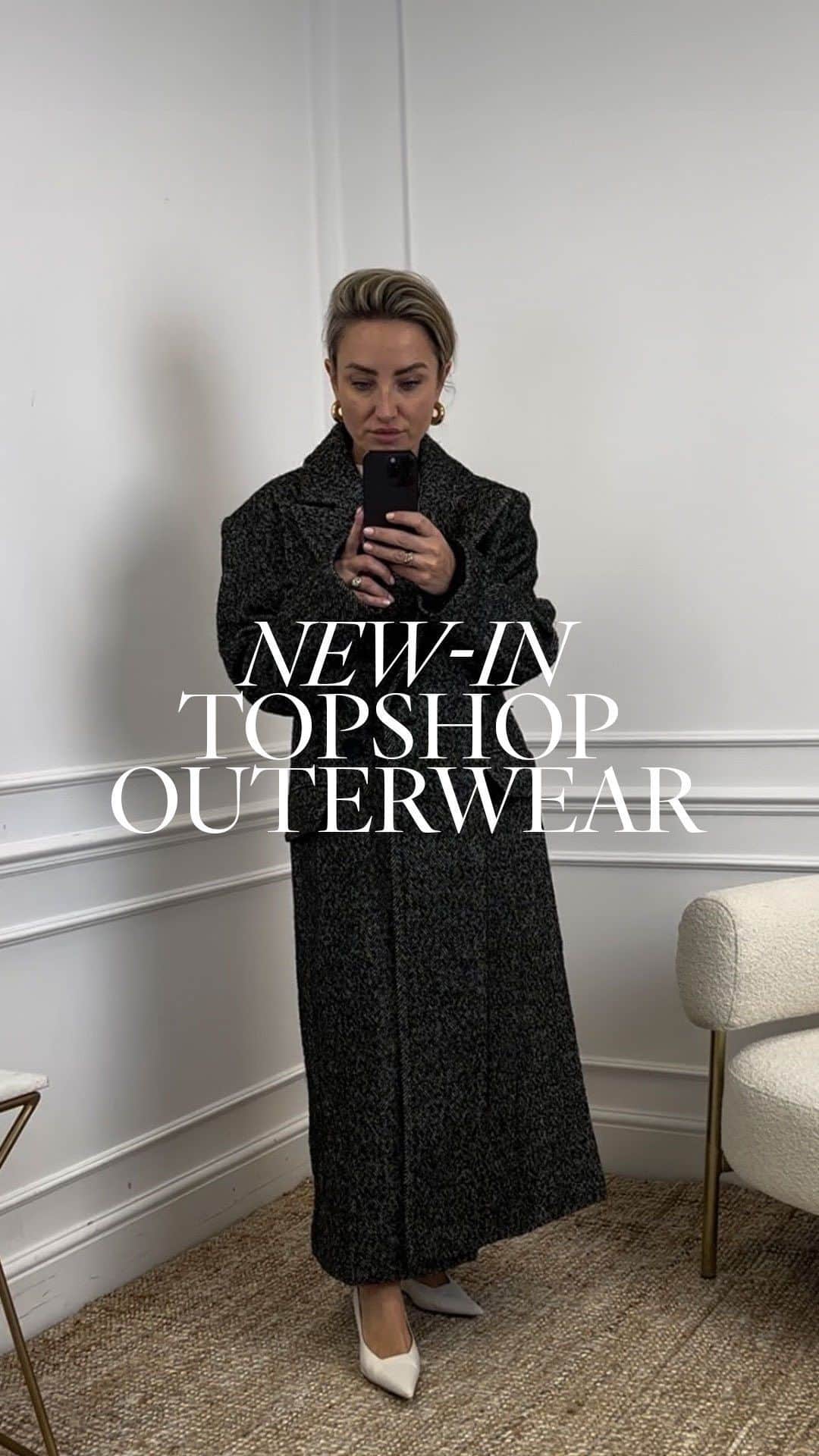 のインスタグラム：「We love @topshop for an affordable fashion fix & its latest outerwear drop is particularly good. Here, SL’s Fashion Editor @evbigger styles some of her favourite pieces. Head to our stories to shop them…   Herringbone Wool blend Formal Coat In Monochrome Reversible Long-line Padded Trench Coat In Sage Long-lined Belted Brushed Trench Coat In Chocolate Extreme Shoulder Brushed Overcoat In Ivory」