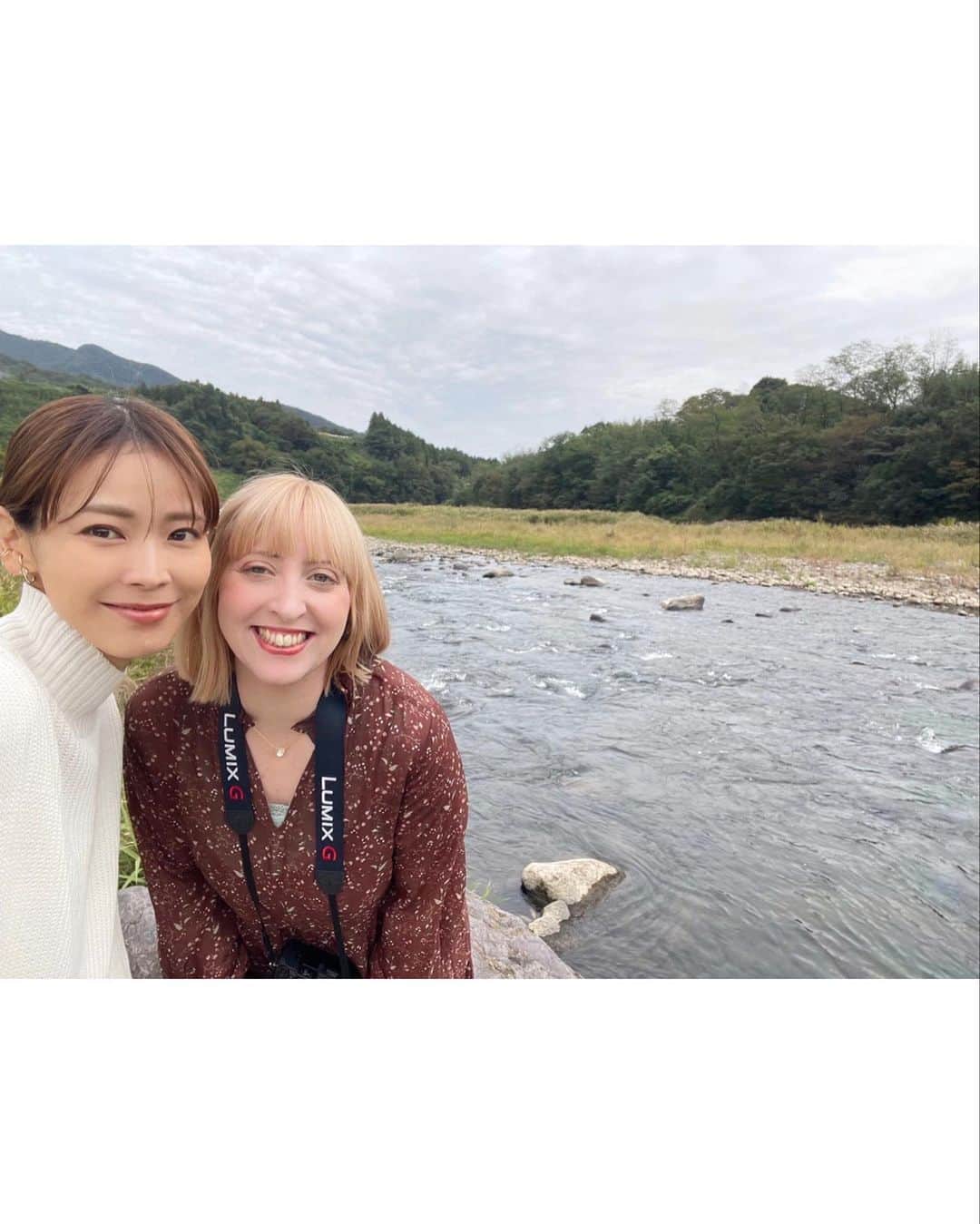 中村明花のインスタグラム：「. ドイツから友達が遊びに来てくれました🇩🇪♡ . 群馬に友達が泊まりに来る時は、お義母さんのご実家にお泊まりさせてもらう事が多いので、今回もお邪魔させてもらいました☺️ . よく遊びに行く叔母のおうちも近いので叔母のお家にも遊びに行かせてもらい、日本の自然を感じられて友達も喜んでくれました🥰 . そうそう。 スーパーで、味噌パンを見つけてね、「群馬のご当地パンだよ」と言ったら食べたいとの事で購入したんだけど… 私が初めて食べた時と同じリアクションをしてたよ(笑) . . #美味しいけど食べ慣れてないから不思議 #味噌パン #群馬生活」