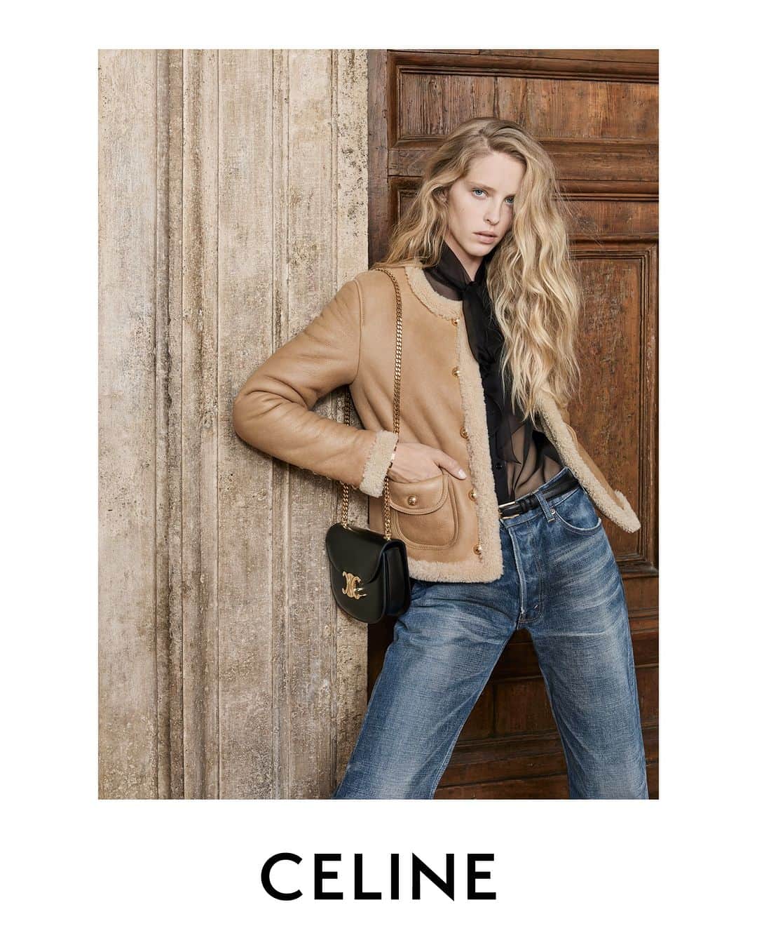 Celineのインスタグラム：「LA COLLECTION DES GRANDS CLASSIQUES 07  CELINE CHAIN BESACE CLEA  CELINE SHEARLING CHASSEUR JACKET   CELINE DENIM CELINE POLLY JEANS  COLLECTION AVAILABLE NOW IN STORES AND ON CELINE.COM  ABBY @HEDISLIMANE PHOTOGRAPHY AND STYLING ROME, PALAZZO FARNESE  SEPTEMBER 2023  #CELINEBYHEDISLIMANE」