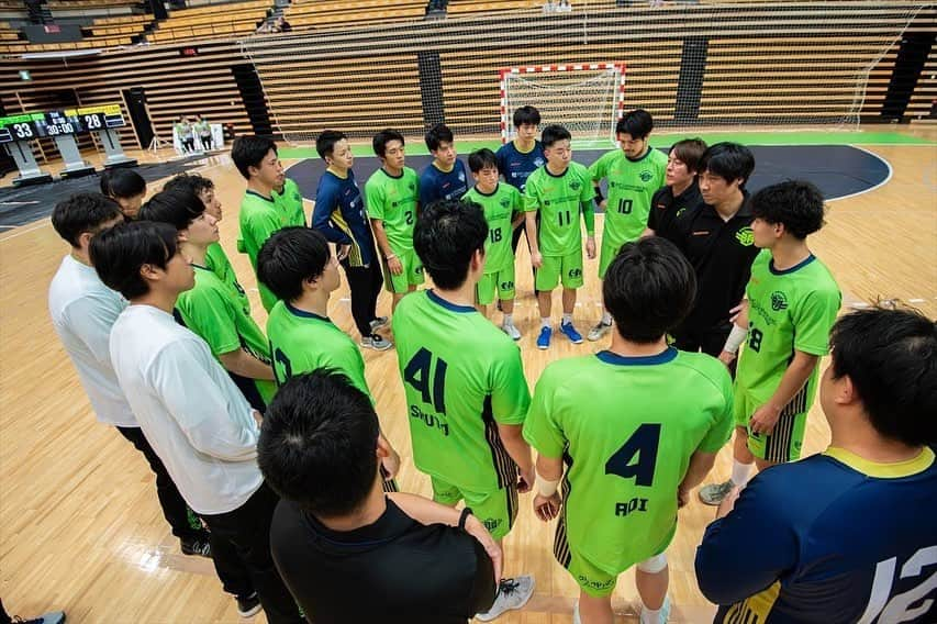 宮崎大輔さんのインスタグラム写真 - (宮崎大輔Instagram)「ゴールデンウルヴス戦勝って、 アースフレンズBM初の3連勝！ 沢山の応援のおかげです❗️ ありがとうございます😊 オリエンタルバイオの皆様も応援に駆け付けてくれました❗️ ありがとうございます😊  #アースフレンズbm #ハンドボール #handball  #オリエンタルバイオ」10月14日 17時10分 - daisuke7_official