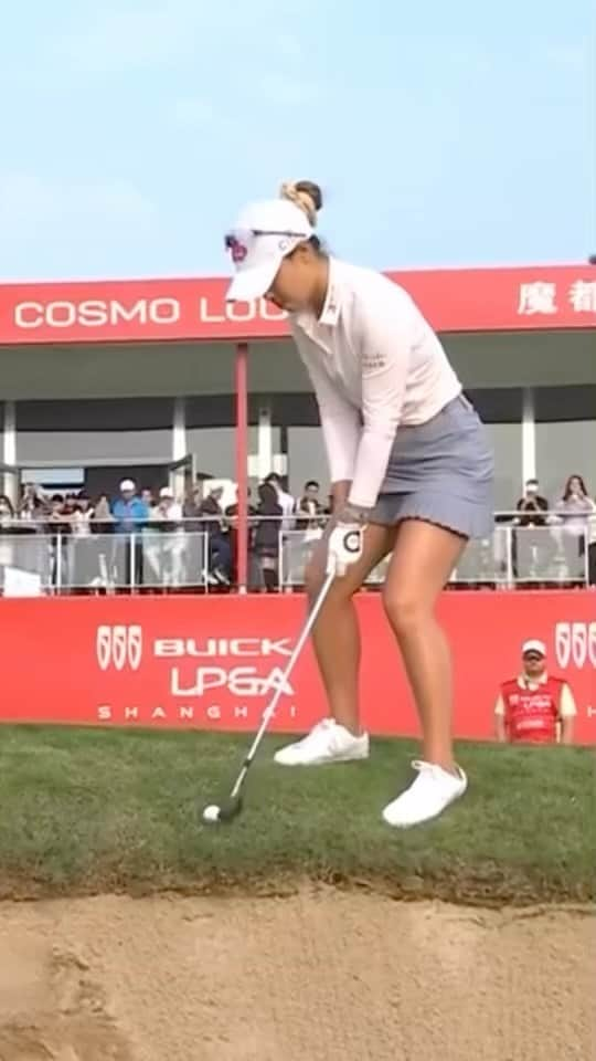 ダニエル・カングのインスタグラム：「Lefty chip by @daniellekang 👀👀 Outstanding up-and-down to end her day!」