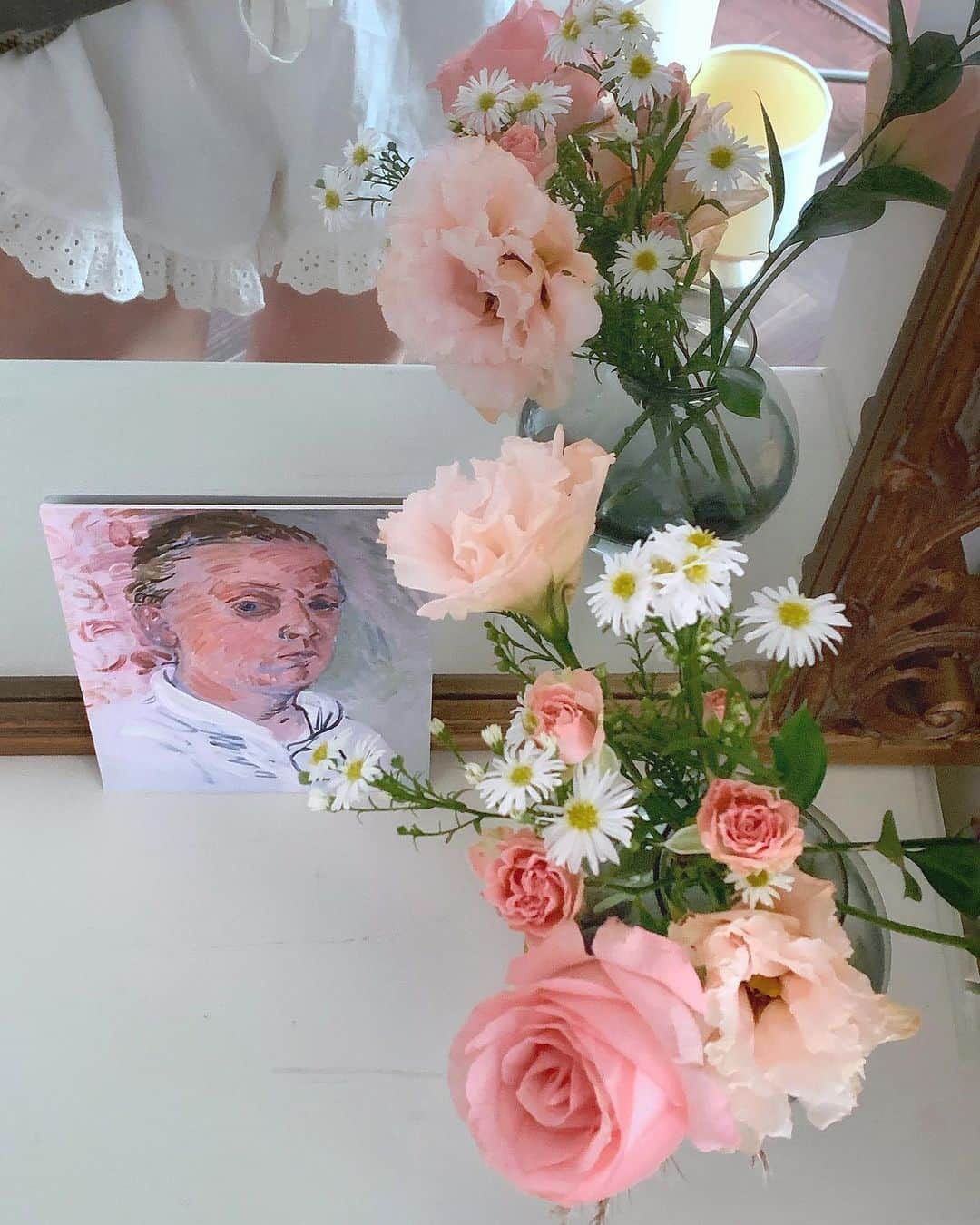 セム さんのインスタグラム写真 - (セム Instagram)「설레이는 오남친 꽃,  그리고 우리집 꽃식동물 한 마리 잡았다 요놈」10月14日 17時08分 - iamyina