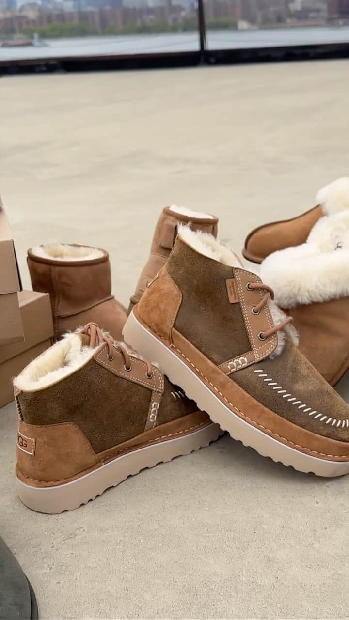 アグのインスタグラム：「Regenerate by UGG - crafted with materials that originate from farms practicing regenerative agriculture - which helps restore soil, encourages wildlife diversity, captures carbon in the ground, and preserves the land for future generations.  Tap the link in bio to learn more. 🌱  🎥: @ofbecomingus   #UGG #FeelsLikeUgg」