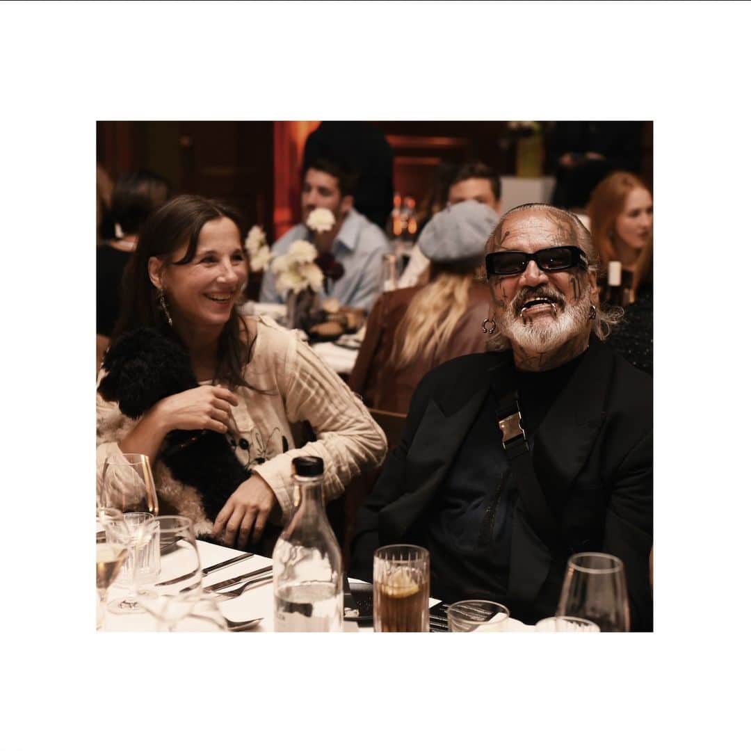 ZOO Magazineのインスタグラム：「A warm celebration of 20 YEARS ZOO MAGAZINE in Berlin.  Last week, ZOO magazine celebrated its Anniversary Issue 80 and 20 Years ZOO Magazine in the iconic location Clärchens Ballhaus in Berlin. It is one of the last remaining ballrooms from the 20th century in Berlin.  Guests were invited to celebrate an unique evening in this special location with dinner, cocktails and live performances.  In 2003, Berlin Mitte became the birthplace of ZOO magazine. Believing in the talents and creative potential of the German-speaking realm, Editor-in-Chief Sandor Lubbe and his team launched the magazine on the German market. During 20 years of ZOO Magazine, the platform was able to show developments in cinema, fashion, architecture and design through the lens of talents and makers by providing a unique platform..  We are eternally grateful to everybody who has contributed to the creation of ZOO as a space for ideas.  Between the dinner courses, the guests enjoyed the musical accompaniment performed by a Swing Band, which rendered Clärchens Ballhaus all the more characteristic. After dinner, the evening culminated with an exclusive performance by Sven Ratzke.  Photoos by George Nebieridze   #zoomagazine #berlin #zoomagazine80 #zoomagazine20years #sandorlubbe #magazines #zooevent #zoomagazineanniversaryissue80 #clärchensballhaus #ruinart #moonarij_objects #anatomiefleur #atelieroblique」