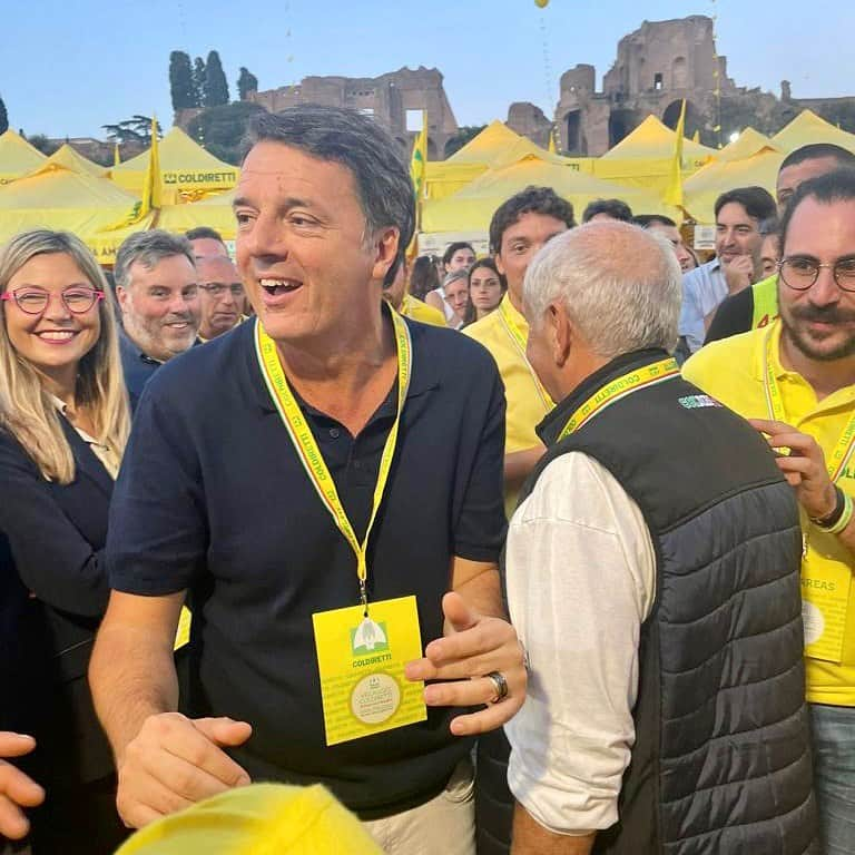 マッテオ・レンツィのインスタグラム：「Contento di aver abbracciato tanti amici al Circo Massimo con la Coldiretti.  L’agricoltura italiana va protetta e sostenuta di più. Anche e soprattutto in Europa」