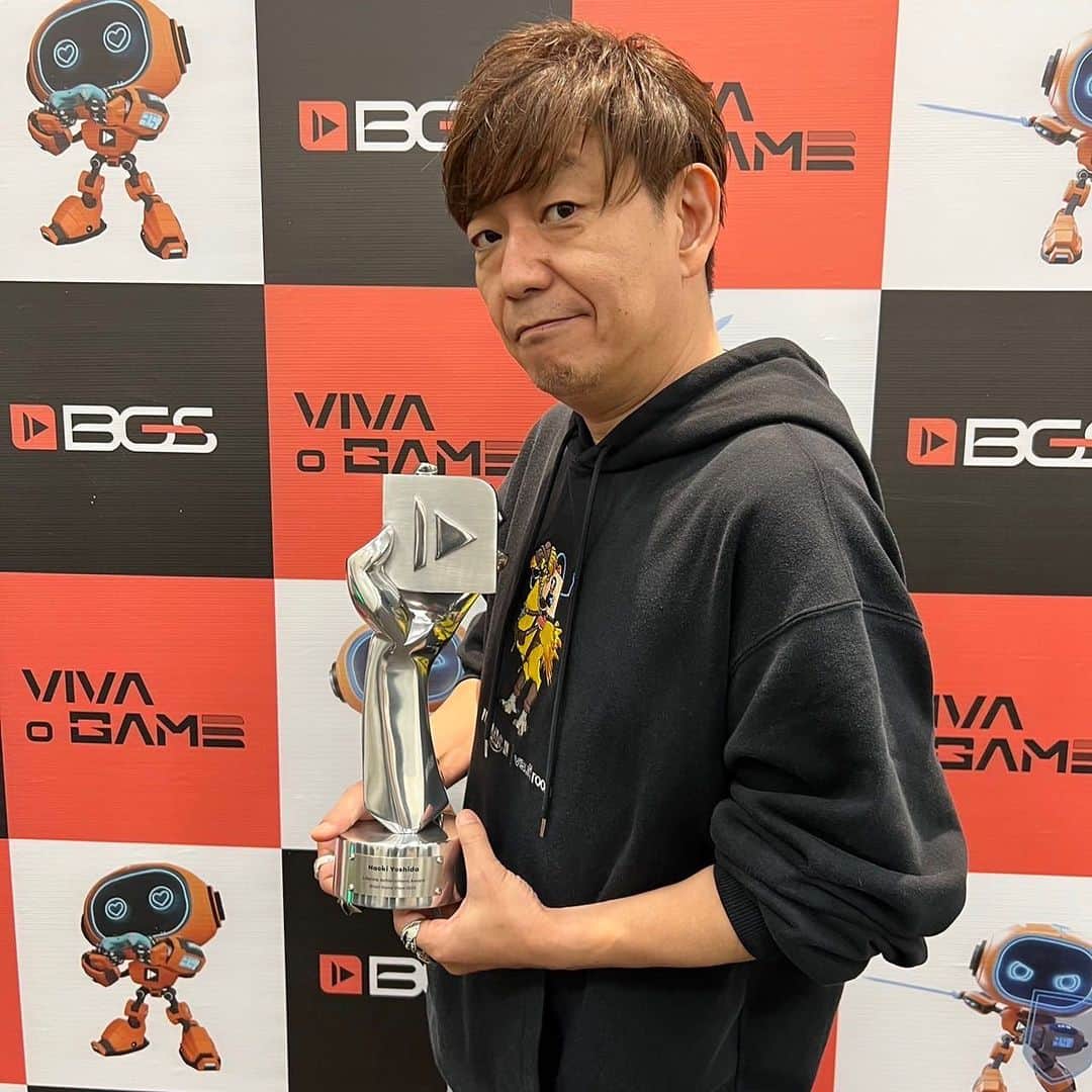 FINAL FANTASY XIVのインスタグラム：「Brazil Game Show presented a 50-years-young Yoshida-san with a lifetime achievement award! He couldn’t have done it without YOU! #ff14 #ffxiv」