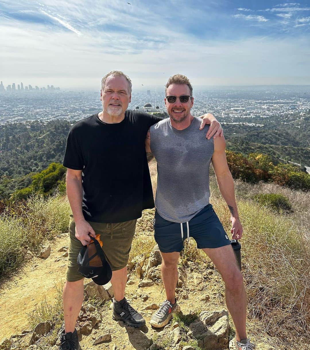 のインスタグラム：「I absolutely love my brother @vincentdonofrio . Spending time together gives me a deep honor in my heart.」