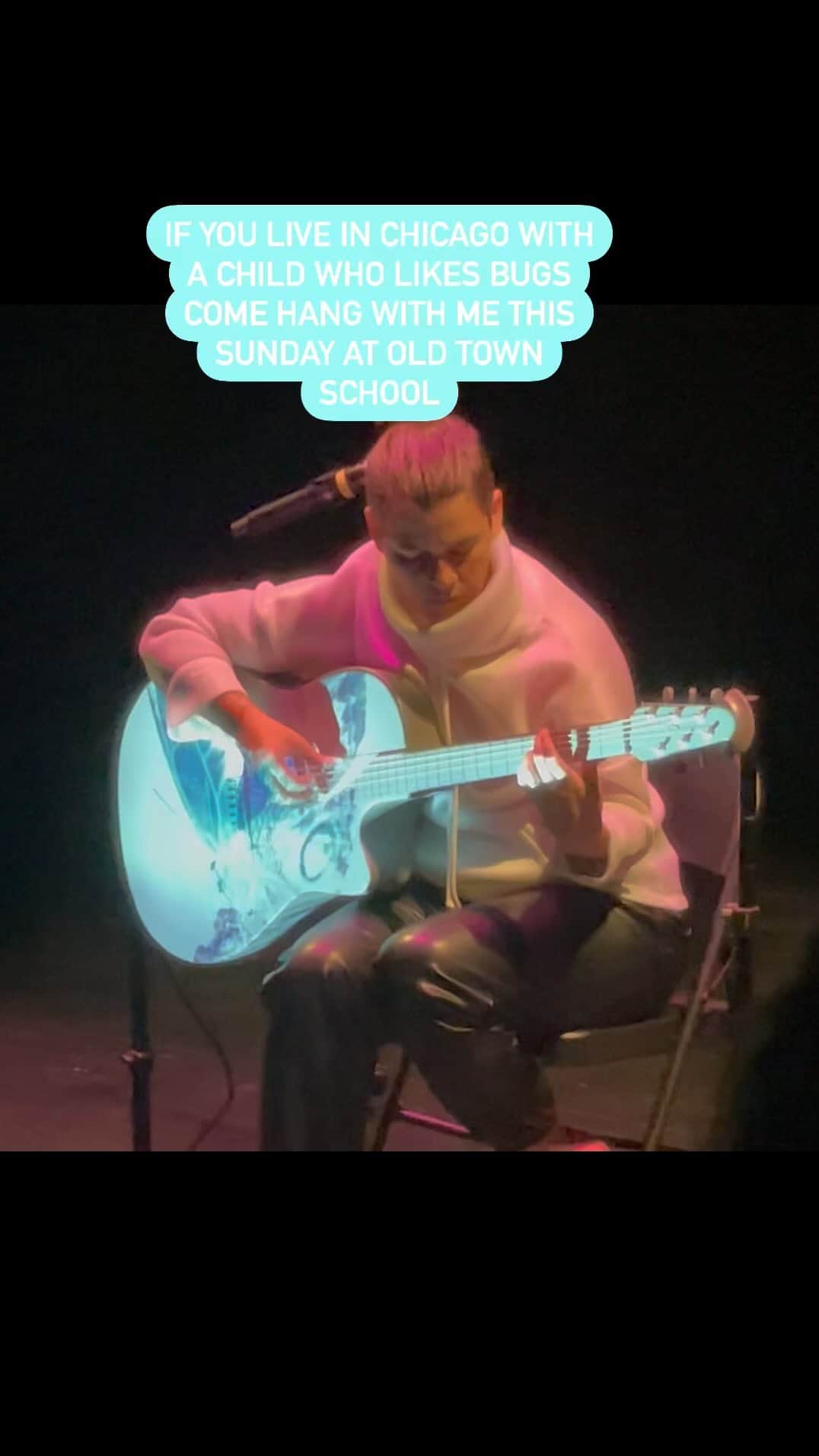 カーキ・キングのインスタグラム：「Hey Chicago! Oct 15, 4 pm family friendly showtime! We have bugs, kinetic sand, crazy guitars, and drums that talk! Bring the children and shout when you see your favorite insect. Tickets through @oldtownschool」