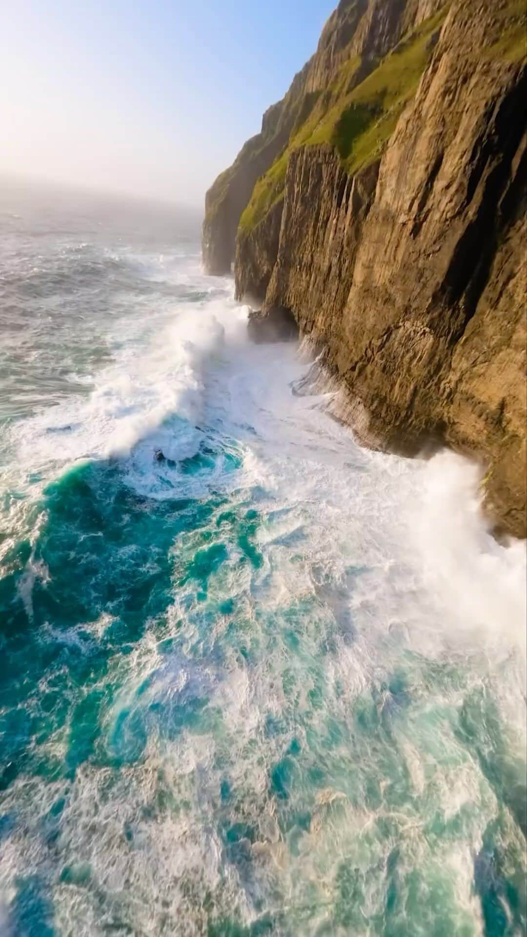 Discover Earthのインスタグラム：「Captivated by the relentless dance of waves crashing against the rugged cliffside 🌊🌄  🌎 #DiscoverEarth with @sebastian_schieren」