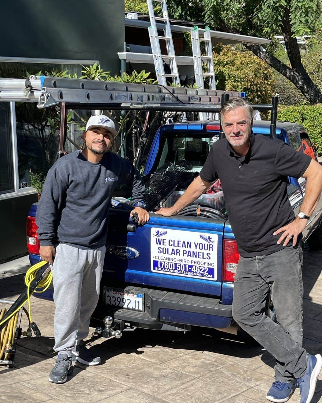 クリス・ノースのインスタグラム：「The hotter it gets out here in LA the more I’m glad I went solar- and my buddy Tony @solar__angels keeps them spotless- if you got solar Tony is your man!」