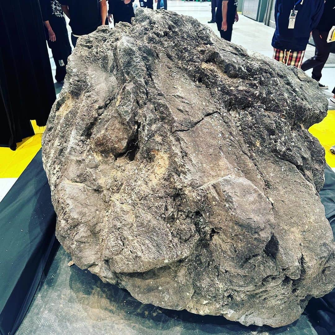 有吉弘行のインスタグラム：「巨岩お疲れ様でした。」