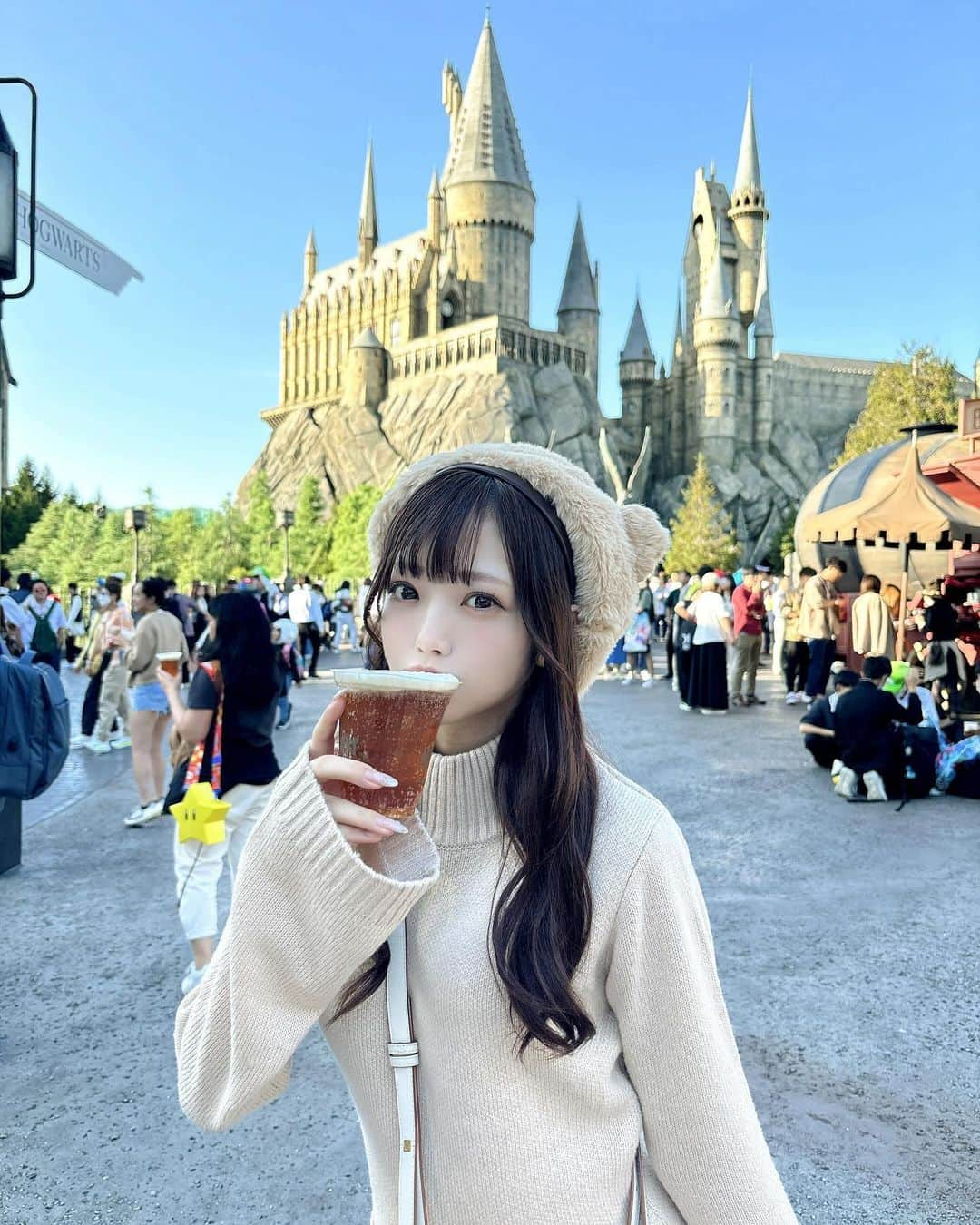 小林莉奈のインスタグラム：「バタービール大好き🍻🧈 . #ユニバ #usj #ハリーポッター #バタービール #ティムコーデ」