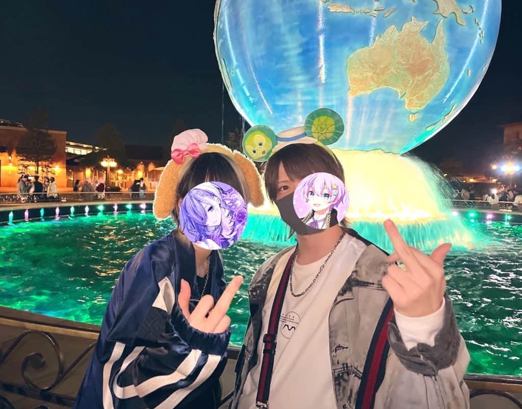ゆぺくんのインスタグラム：「夢の国で絶対やっちゃダメなポーズ」