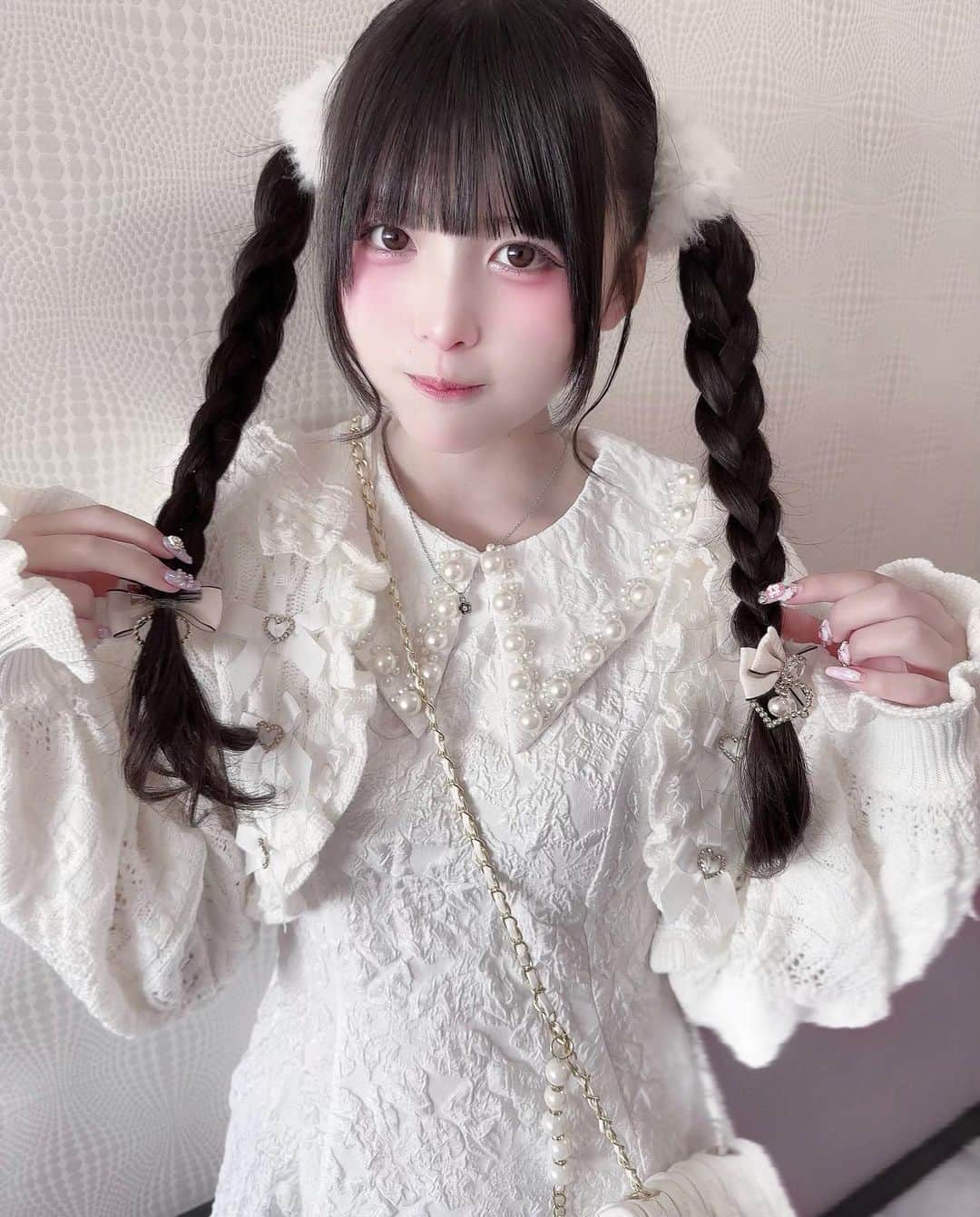 このはのインスタグラム：「ホワイトコーデしてみた🐇♡  #09  #レトロガール  👗👜：@retro_n_official」