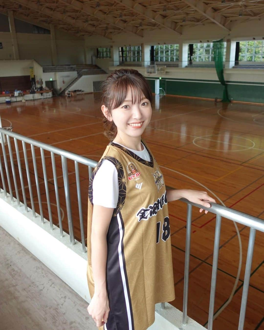 的場絢香さんのインスタグラム写真 - (的場絢香Instagram)「🏀 ⁡ Bリーグ 2023-2024シーズン開幕！ がんばれっ！金沢武士団⛹🏻⛹🏼‍♂️❤️‍🔥  . 金沢ケーブル〝直撃！金沢アスリート〟で 監督や選手の皆さんにお話伺いました！  _ _ _ #Bリーグ #バスケ #金沢武士団」10月14日 19時03分 - ayaka_matoba