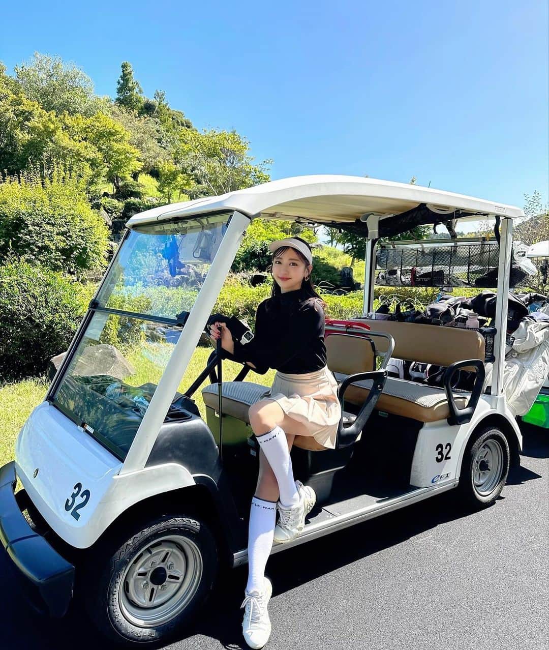 RISAのインスタグラム：「. @lenan_golf コンペ⛳️に 参加してきました💕  . アスカちゃんと最近よく会っているけど、 ゴルフ一緒にするのは初めてで🤭✨やっと一緒に回れたね〜💖  . 皆んなルナンのウェアを着て参加なので ゴルフ場でかなり目立ってて✨ 皆んな可愛かったなぁ👭♡♡  . 天気にも恵まれて楽しい1日でした😊☀️🧡  . @lenan_golf の公式Instagramのreelに ちょこちょこ登場するので、サイズの参考に是非見てね〜🤎🤎  .  .  #ゴルフ #ゴルフウェア #ゴルフ女子 #ゴルフ初心者 #ゴルフスイング #ゴルフコーデ #ルナン #ゴルフ好き #ゴルフ好きな人と繋がりたい #リエンダゴルフ #ゴルフ日和 #golf #golfswing #golflife #偽アカウントにご注意　#私本垢です」