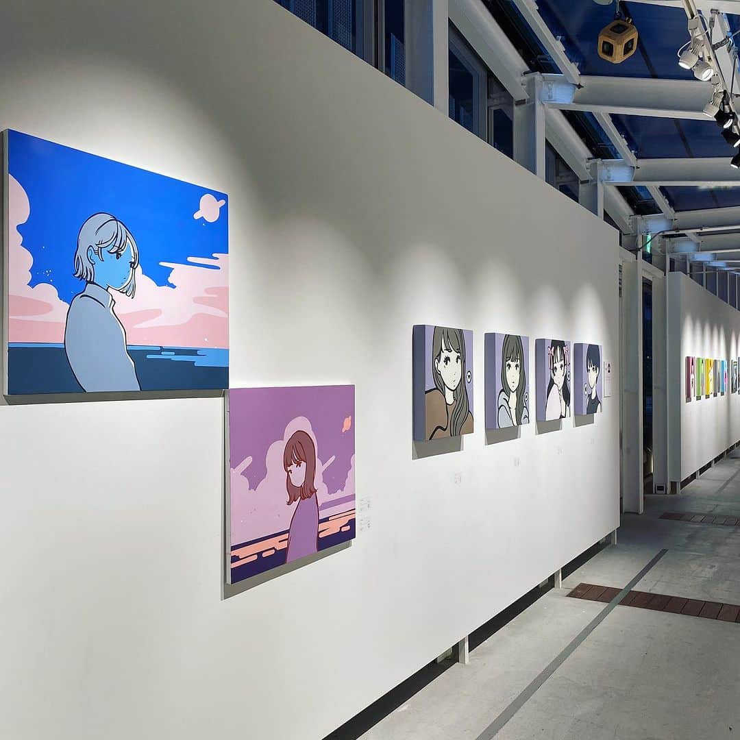 Warehouse TERRADA 寺田倉庫さんのインスタグラム写真 - (Warehouse TERRADA 寺田倉庫Instagram)「WHAT CAFE EXHIBITION vol.30  東京・天王洲にあるアートギャラリーカフェ「WHAT CAFE（ワットカフェ）」。 明日10月15日より新しい展示が始まります。  アートキュレーターの野間博尊氏の協力のもと、13名のアーティストを紹介します。 ファッション、カルチャー、デザインなど幅広い分野に影響を受けたアーティストたちによって、個性豊かに表現される世界観をお楽しみください。  タイトル：WHAT CAFE EXHIBITION vol.30 展示期間：2023年10月15日（日）～10月22日（日） 出展アーティスト（敬称略・五十音順）：itabamoe、ONEGO、GREEN IS BEAUTIFUL.、SATSUKI、サトウナツキ、SIVELIA、鈴木潤、SOMETA、TAKUMU、玉村聡之、matsui、渡邉城大、Wataru Kimura 営業時間：11：00 ～ 18：00（最終日は17：00閉館） 入場料：無料  詳細はこちら https://cafe.warehouseofart.org/exhibition/what-cafe-exhibition-vol-30/ @whatcafe_terrada   #WHATCAFE #ワットカフェ #WarehouseTERRADA #寺田倉庫  #天王洲 #天王洲アイル #キャナルイースト #アート #現代アート #アートシティ #アートギャラリーカフェ #Tennoz #Art #artcafe #artgallery #contemporaryart #artcity」10月14日 19時09分 - warehouse_terrada
