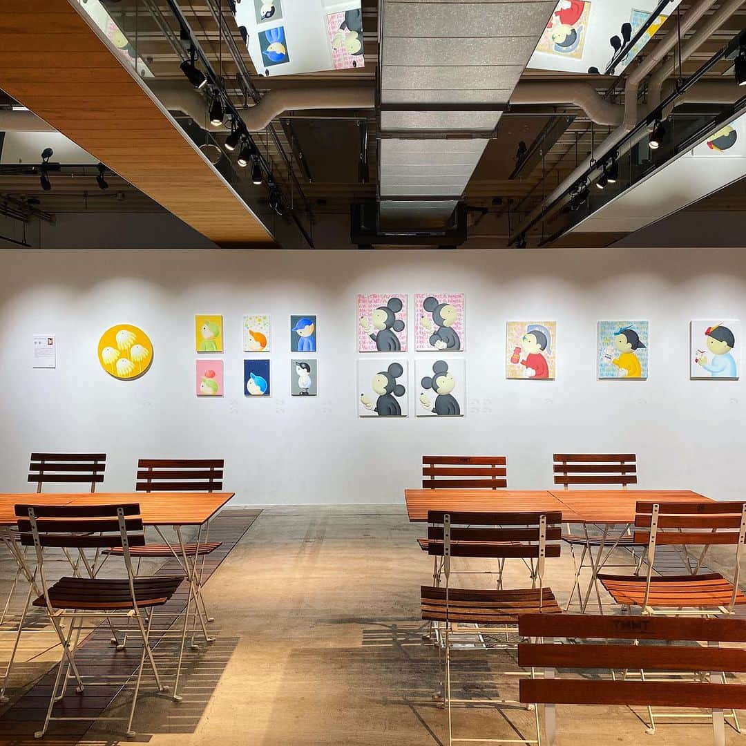 Warehouse TERRADA 寺田倉庫さんのインスタグラム写真 - (Warehouse TERRADA 寺田倉庫Instagram)「WHAT CAFE EXHIBITION vol.30  東京・天王洲にあるアートギャラリーカフェ「WHAT CAFE（ワットカフェ）」。 明日10月15日より新しい展示が始まります。  アートキュレーターの野間博尊氏の協力のもと、13名のアーティストを紹介します。 ファッション、カルチャー、デザインなど幅広い分野に影響を受けたアーティストたちによって、個性豊かに表現される世界観をお楽しみください。  タイトル：WHAT CAFE EXHIBITION vol.30 展示期間：2023年10月15日（日）～10月22日（日） 出展アーティスト（敬称略・五十音順）：itabamoe、ONEGO、GREEN IS BEAUTIFUL.、SATSUKI、サトウナツキ、SIVELIA、鈴木潤、SOMETA、TAKUMU、玉村聡之、matsui、渡邉城大、Wataru Kimura 営業時間：11：00 ～ 18：00（最終日は17：00閉館） 入場料：無料  詳細はこちら https://cafe.warehouseofart.org/exhibition/what-cafe-exhibition-vol-30/ @whatcafe_terrada   #WHATCAFE #ワットカフェ #WarehouseTERRADA #寺田倉庫  #天王洲 #天王洲アイル #キャナルイースト #アート #現代アート #アートシティ #アートギャラリーカフェ #Tennoz #Art #artcafe #artgallery #contemporaryart #artcity」10月14日 19時09分 - warehouse_terrada
