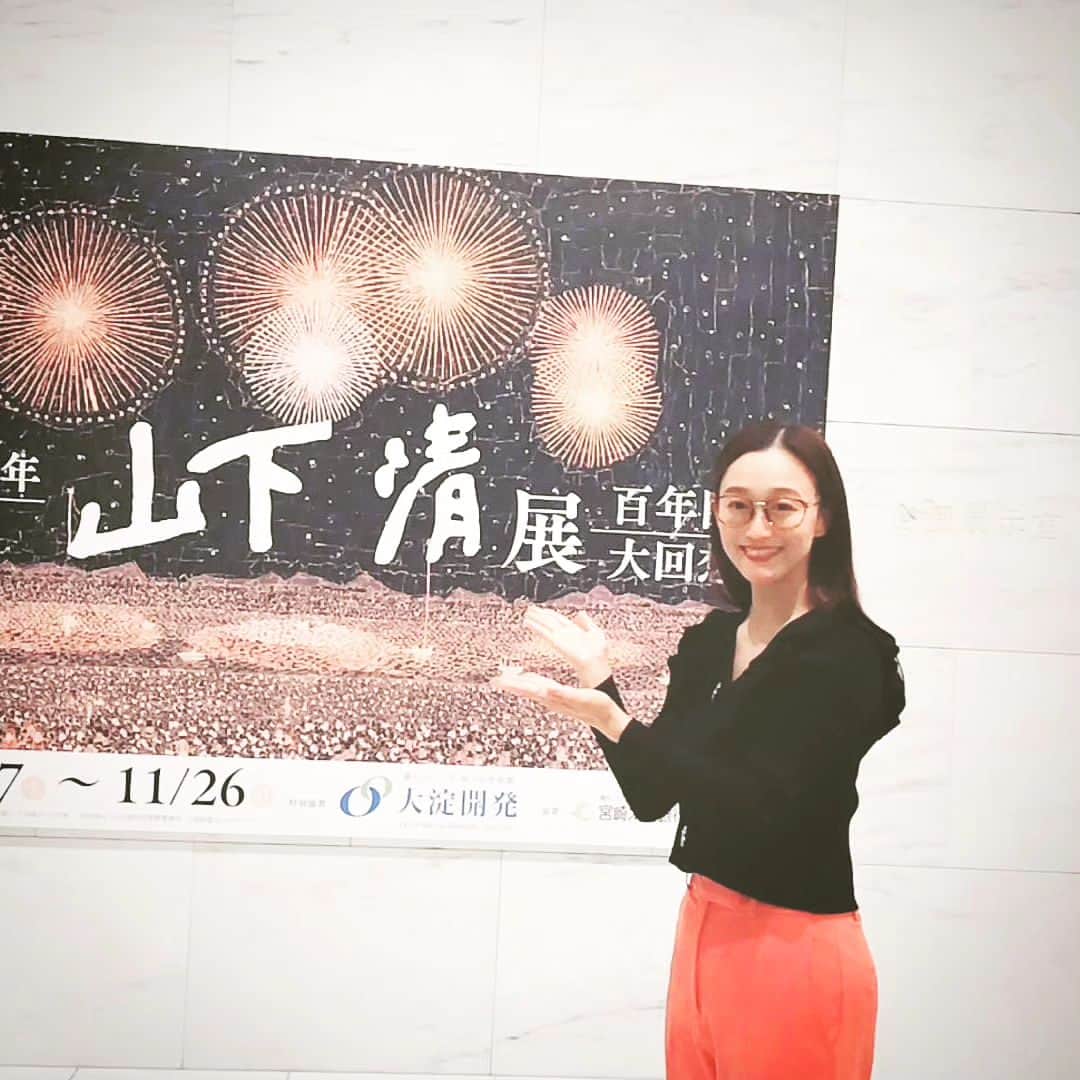 舞咲りんさんのインスタグラム写真 - (舞咲りんInstagram)「【山下清展・生誕100年】  行きたいなぁ！って思っていたのに なかなか行けなくて💦💦  でも本日、やっと！ 行くことが出来ました🙌🙌🙌  幼い頃から、虫が大好きだった山下画伯。  12歳の頃の絵が展示されていましたが クモの脚の模様や、蝶々の羽根の模様など… 事細かく描かれていました✨✨✨  鉛筆画から、ペン そして… 貼り絵から、油絵  私、集合体恐怖症な所があって💦💦  山下画伯の貼り絵の細かさに 『集合体恐怖症』が出てしまうほど‼️‼️‼️笑  それくらい！ 細部にわたる所まで描かれていました✨✨✨  ほんっとーーーーに！ 観に行けて良かったです🩷🩷🩷  また今度、行ってみたいな！って思ってます♫  皆様もお時間があれば、是非‼️‼️‼️  #山下清 #山下清画展 #美術館 #宮崎県立美術館 #宮崎市 #画伯 #美術鑑賞 #貼り絵 #生誕100年 #舞咲りん #ヒメ #充実した休日」10月14日 19時22分 - maisaki_rin_85
