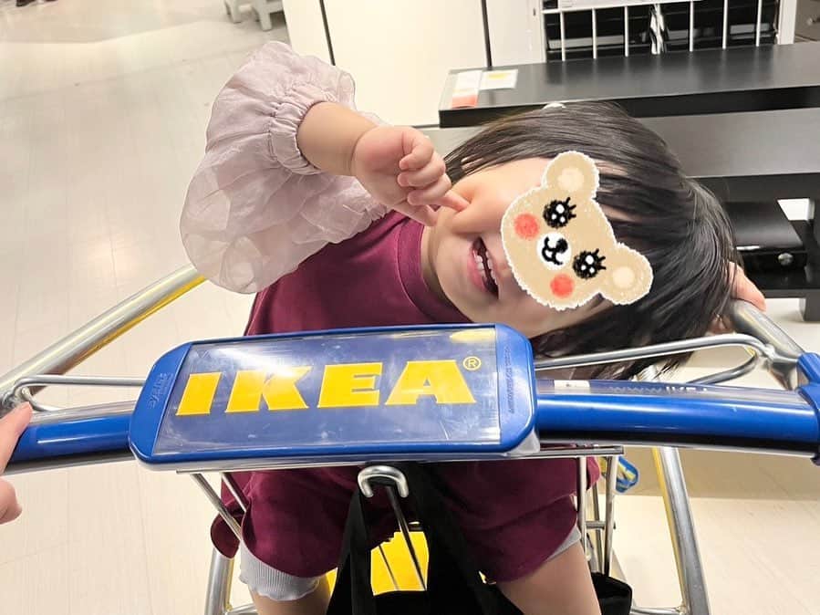 川田裕美さんのインスタグラム写真 - (川田裕美Instagram)「写真を撮る時に「ピー（ス）」と言いながらポーズしてくれます💛指がめりこむくらいほっぺがプニプニで羨ましい😘  #1歳4ヶ月  #たくましい妹」10月14日 19時31分 - hiromikawata163