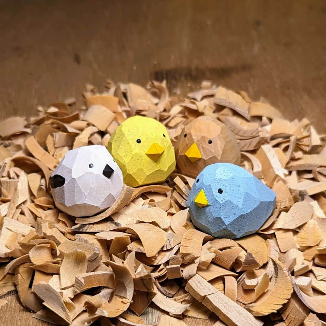 Seiji Kawasakiのインスタグラム：「ことり の木彫りを作りました。 ﾋﾟﾖﾋﾟﾋﾟﾖﾋﾟﾋﾟﾖﾋﾟﾋﾟﾖﾋﾟ」