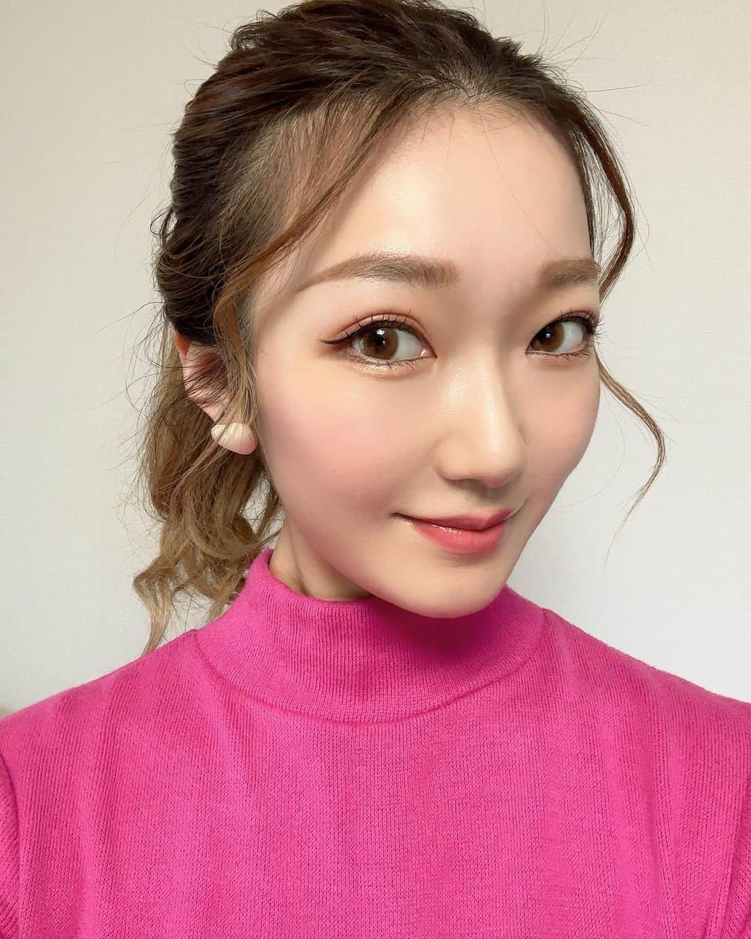 黒田絢子さんのインスタグラム写真 - (黒田絢子Instagram)「自撮り🩷💄👄  #romand #ロムアンド  #リップ #メイク #コスメ #makeup #lip #cosme #cosmetics #beauty #ピンク」10月14日 19時27分 - ayakokuroda_official