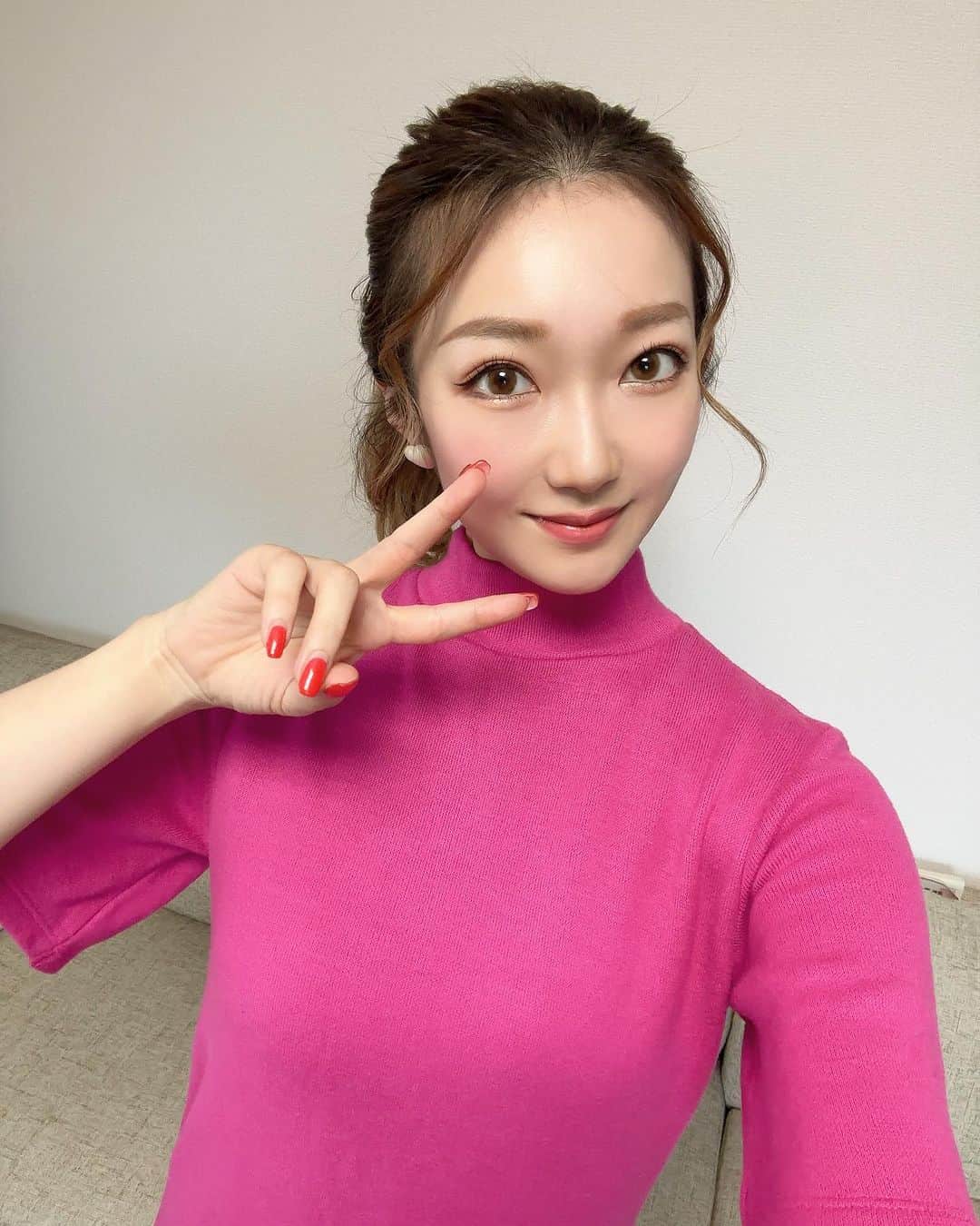 黒田絢子さんのインスタグラム写真 - (黒田絢子Instagram)「自撮り🩷💄👄  #romand #ロムアンド  #リップ #メイク #コスメ #makeup #lip #cosme #cosmetics #beauty #ピンク」10月14日 19時27分 - ayakokuroda_official