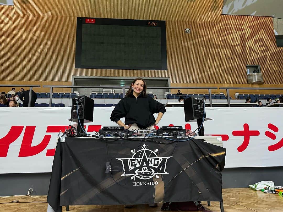 Riviera sapporoのインスタグラム：「Riviera Sapporoは 今シーズン　レバンガ北海道の ホームゲームで会場のDJをさせていただいてます！ 本日のDJ はMAXXXINE！ 会場を音楽の力で全緑で盛り上げています！ @dj_max.x.xine87」