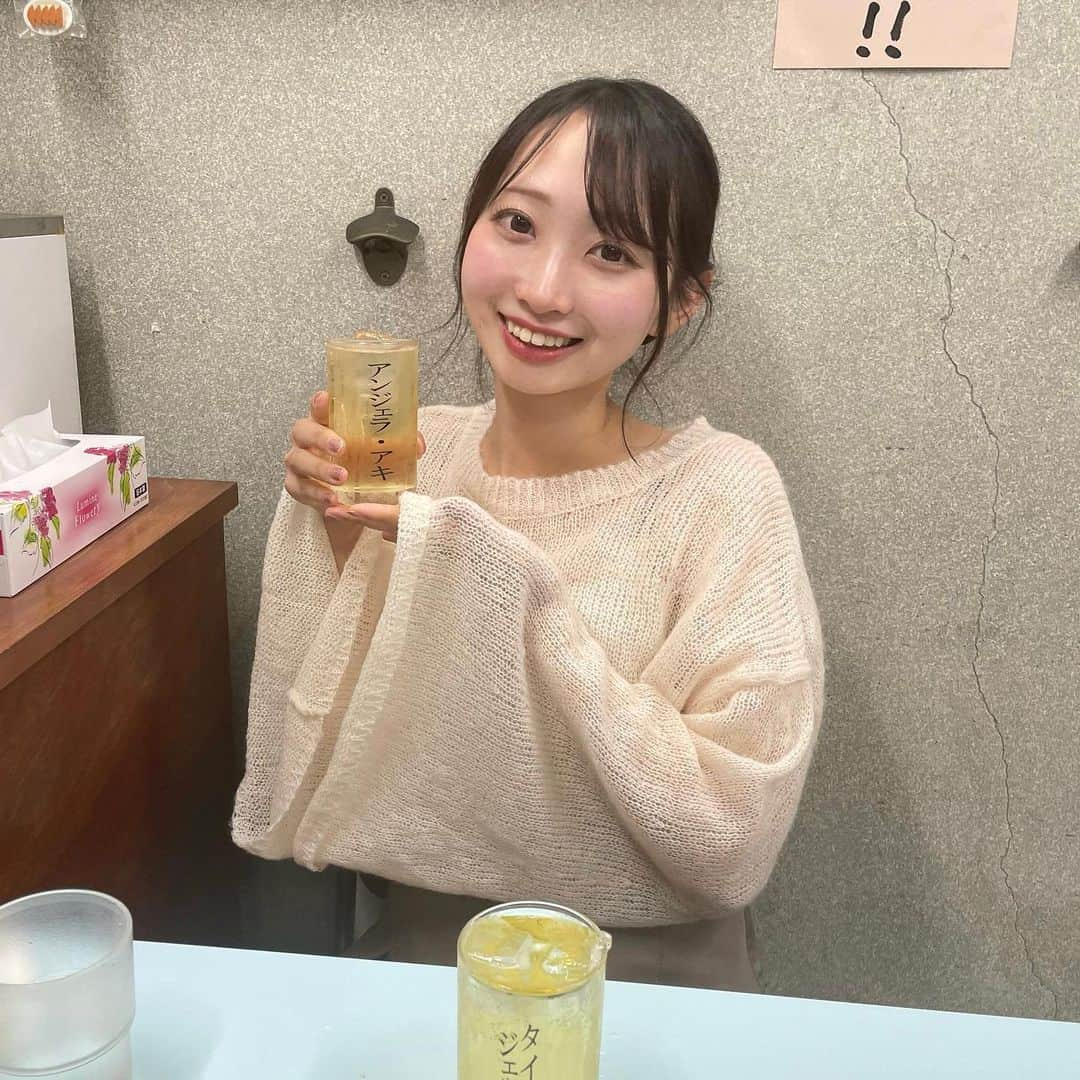 KANAKAのインスタグラム：「行ってみたかったなかじまさん🥟 楽しすぎた🤣  トップスは @louere.official さんの フレアスリーブニットかわいくて 肌触りが柔らかくて幸せなニット😌  ZOZO TOWNでセール中です🙌🏼  #louere #ルエレ #junoah #junoahコーデ #秋服 #タイアップ #ニット #なかじま #夷川餃子なかじま #アンジェラアキ #餃子 #京都 #京都餃子」