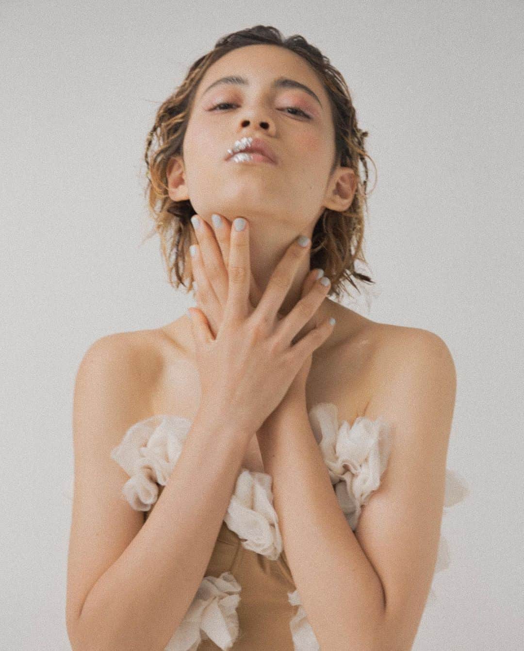 Tomoya Tamadaのインスタグラム：「🫧🫧🧊 weddingでの出張ヘアメイク 前撮りヘアメイク、お呼ばれヘアセット その他、ご依頼に関するお問い合わせ ご予約は @tama_hairmake プロフィールリンクのホームページから 受け付けておりますのでご連絡お待ちしております。  全国出張も受け付けておりますので ご予約以外でも、出張ヘアメイクのご相談、お見積もりなどもお気軽にお問い合わせくださいませ。  =-=-=-=-=-=-=-=-=-=-=-=-=-=-=-=-=-=-=-=-=-=-  【 鹿児島限定 前撮りプラン、フォトウェディング撮影 】  次回の開催予定は ⭕️2023年11月内の期間。 上記での日程の募集となります。 只今、期間限定の特別価格で前撮りプラン、 フォトウェディングのご予約お受けしております。  ご予約、プラン等の詳細のお問い合わせは @_lumiere_k の ホームページ又は、DMまでご連絡お待ちしております。  (※こちらのフォトプランは @_lumiere_k にご連絡後、 ご予約されたお客様限定のフォトプランとなりますので ご了承の程、宜しくお願い致します。)  ＿＿＿＿＿＿＿＿＿＿＿＿＿＿＿＿＿＿＿＿＿＿＿＿＿＿  【 現在、募集中のセミナー 】  ●10月30日(月曜日)  名古屋  ●10月31日(火曜日)  名古屋  ●11月7日(火曜日)  東京  ●11月20日(月曜日)  松山  ●11月21日(火曜日)  松山  ●11月27日(月曜日)  福岡  ●11月28日(火曜日)  福岡  ●12月5日(火曜日)  郡山  当日の詳細、ご応募に関しましてはホームページの 「セミナー告知」に記載しておりますので ご応募お待ちしております。  ＿＿＿＿＿＿＿＿＿＿＿＿＿＿＿＿＿＿＿＿＿＿＿＿＿＿  開催告知しているセミナー以外でも 個人様、企業様へ向けた臨店講習も行なっております。 臨店講習のお問い合わせは、こちらから宜しくお願い致します。  LINE ID ➡️ @ntb4770x  雑誌、広告、web撮影などのご依頼もお気軽にお問い合わせ下さいませ。 ご依頼に関するお問い合わせは、ホームページの 「お問い合わせ」からご連絡お待ちしております。  #ウェディング#ブライダル#花嫁#結婚式#結婚式準備#前撮り#和装#和装前撮り#weddingphoto#ウェディングフォト#プレ花嫁#プレ花嫁さんと繋がりたい#プレ花嫁準備#2024春婚#2024夏婚#2024秋婚#鹿児島花嫁#東京花嫁#ウェディングヘア#ブライダルヘア#ヘアアレンジ#ヘアメイク#花嫁ヘア#ウェディングドレス#weddinghair#bridalhair#新娘化妝#新娘秘書#新娘髮型#웨딩」