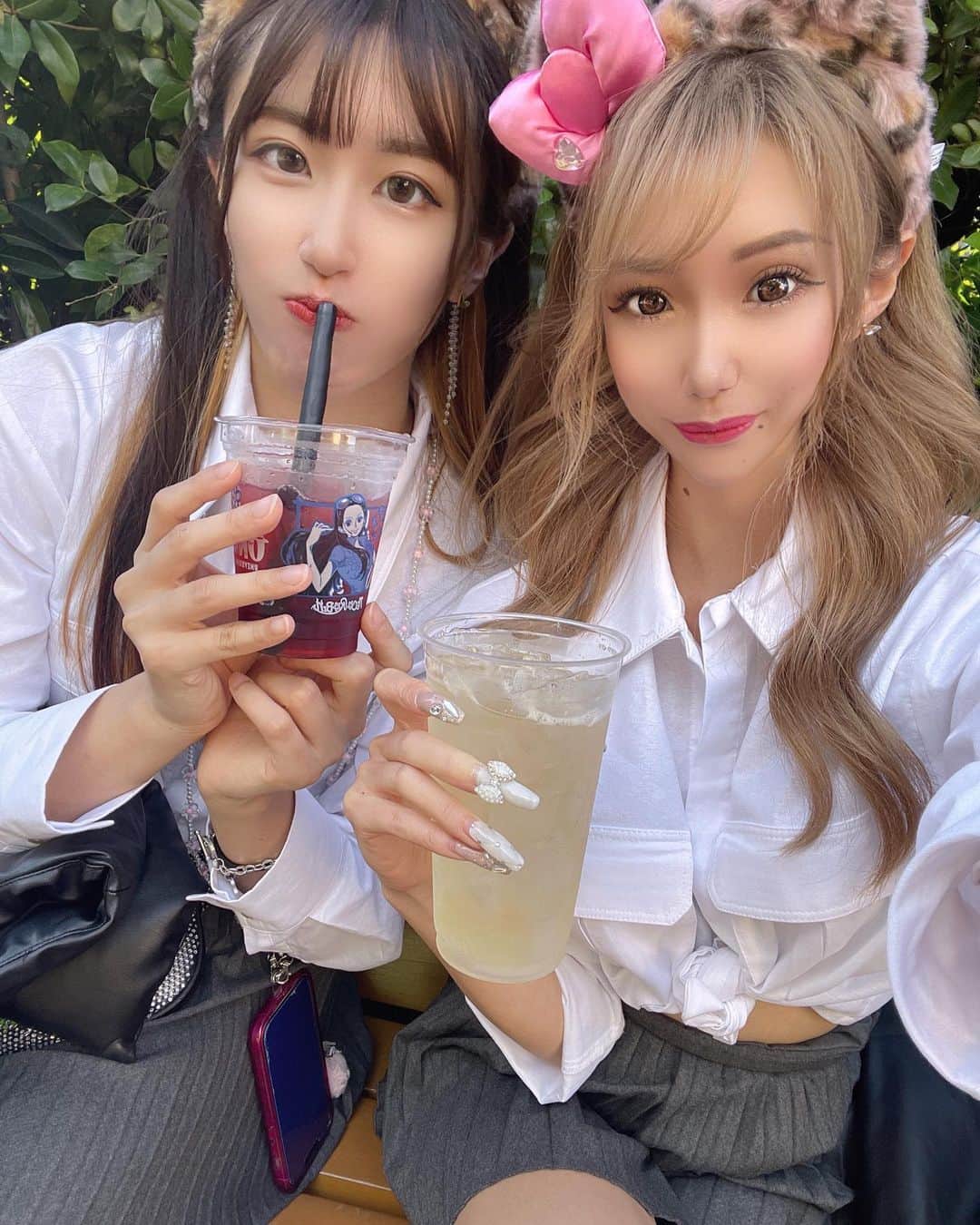 RIIAのインスタグラム：「しっかりハイボール持ってるけど買う時年確された😀 学生って事で大丈夫😂⁉︎  #免許証持ってて良かった😁」