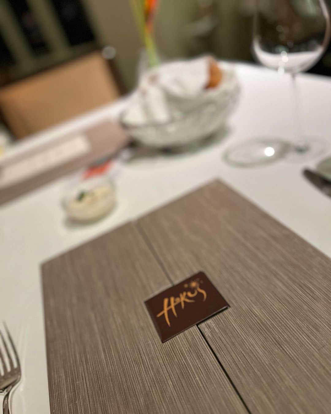 朝風れいさんのインスタグラム写真 - (朝風れいInstagram)「*̩̩͙ ꃬꄲꀘ꒤'ꇙ *̣̣̥  順不同ですが、Hawaii滞在一日目のdinnerは、宿泊してたTHE KAHALA内のレストラン🍽️ 美味しかったしオシャレだった✨  ちなみに、この旅行9月22日からの数日間で、もうとっっくに日本にいます😂紛らわしくてすみません🙏💦笑  @hokusatthekahala  @kahala_resort  #trip #travel #hawaii #oahu #hokus #restaurant #dinner  #thekahala #thekahalahotelandresort #september #memories」10月14日 19時37分 - rei.wd