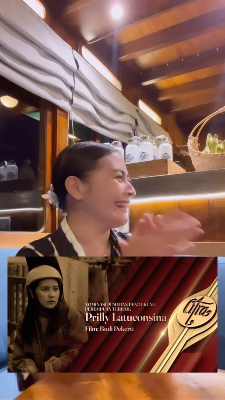 Prilly Latuconsinaのインスタグラム：「Mungkin keliatannya berlebihan dan cengeng banget. Tapi ini reaksi jujur, bagi banyak orang, mungkin ini biasa aja, belum tentu juga menang. Tapi buat aku, ini sangat berarti, jadi kado terindah buat ulang tahunku besok.  Selama bertahun-tahun aku kerja di industri, dipandang sebelah mata, dianggap nggak punya kualitas, cuma menang followers. Anggaplah ini pelipur lara atas semua usaha dan keringatku di industri film selama ini.   Terima kasih banyak kak @wregas_bhanuteja sudah memberikan kepercayaan ini buat aku! Terima kasih juga untuk seluruh tim Film Budi Pekerti yang sudah memberikan energi positif untukku selama kita berproses bersama.   Please semuanya datang ke Bioskop tanggal 2 November nanti! @filmbudipekerti   Prilly Latuconsina - Nominasi Pemeran Pendukung Wanita Terbaik FFI 2023 @festivalfilmid   #BudiPekerti」