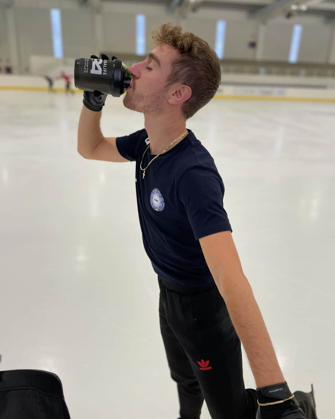 マッテオ・リッツォさんのインスタグラム写真 - (マッテオ・リッツォInstagram)「My best Sunday with @herbalifeitalia__  • #herbalifeliftoff #herbalife #training #ad  • #Figureskating #pattinaggiosughiaccio #pattinaggiodifigura #iceskating #ice #competitions #race #olympics #japan #italiateam #fisg4passion  #icelab #fiammeazzurre #go #travel #passport #happy」10月15日 23時00分 - matteorizzoo